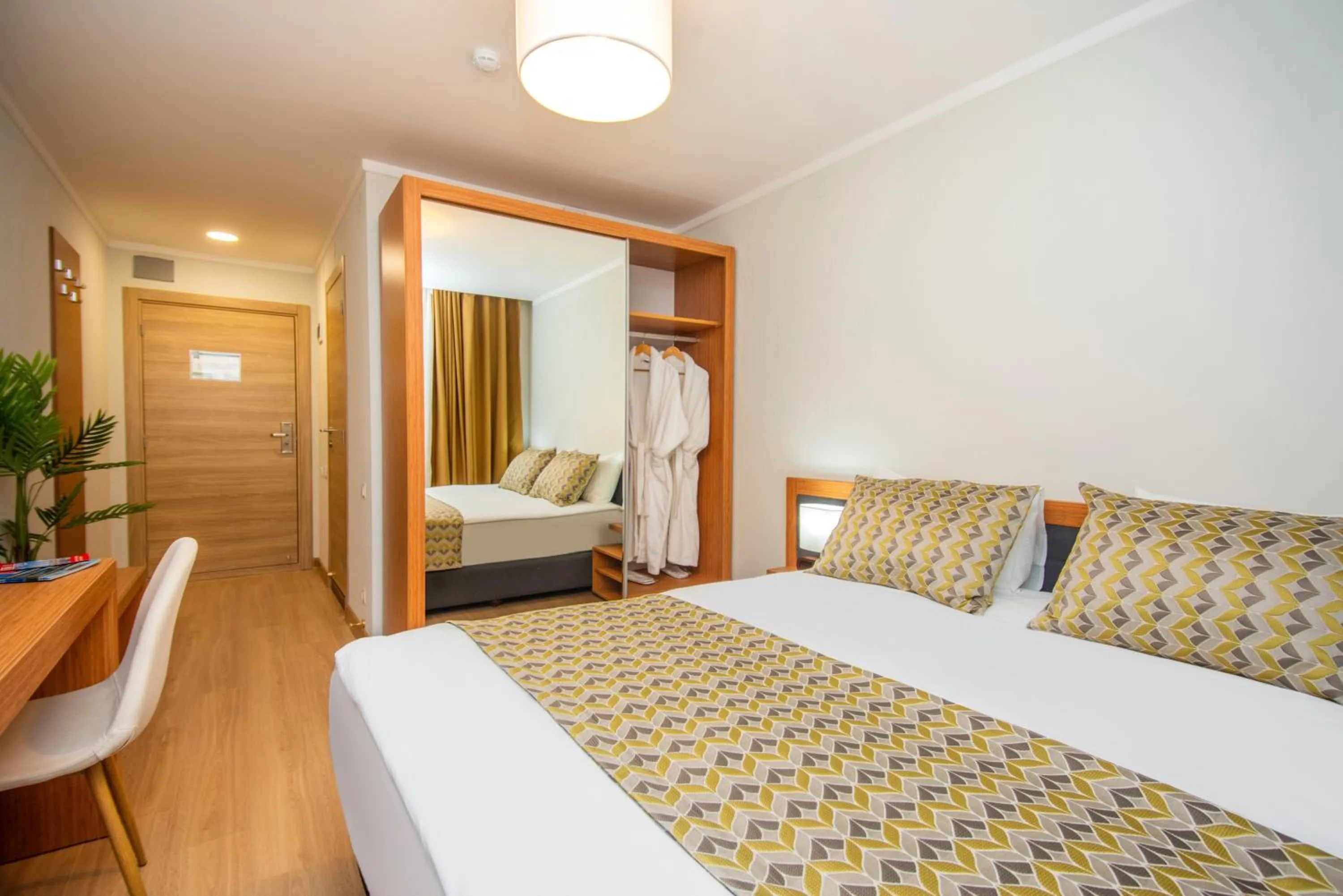 Photo of the whole room, Bed in Orbi Palace Hotel Official