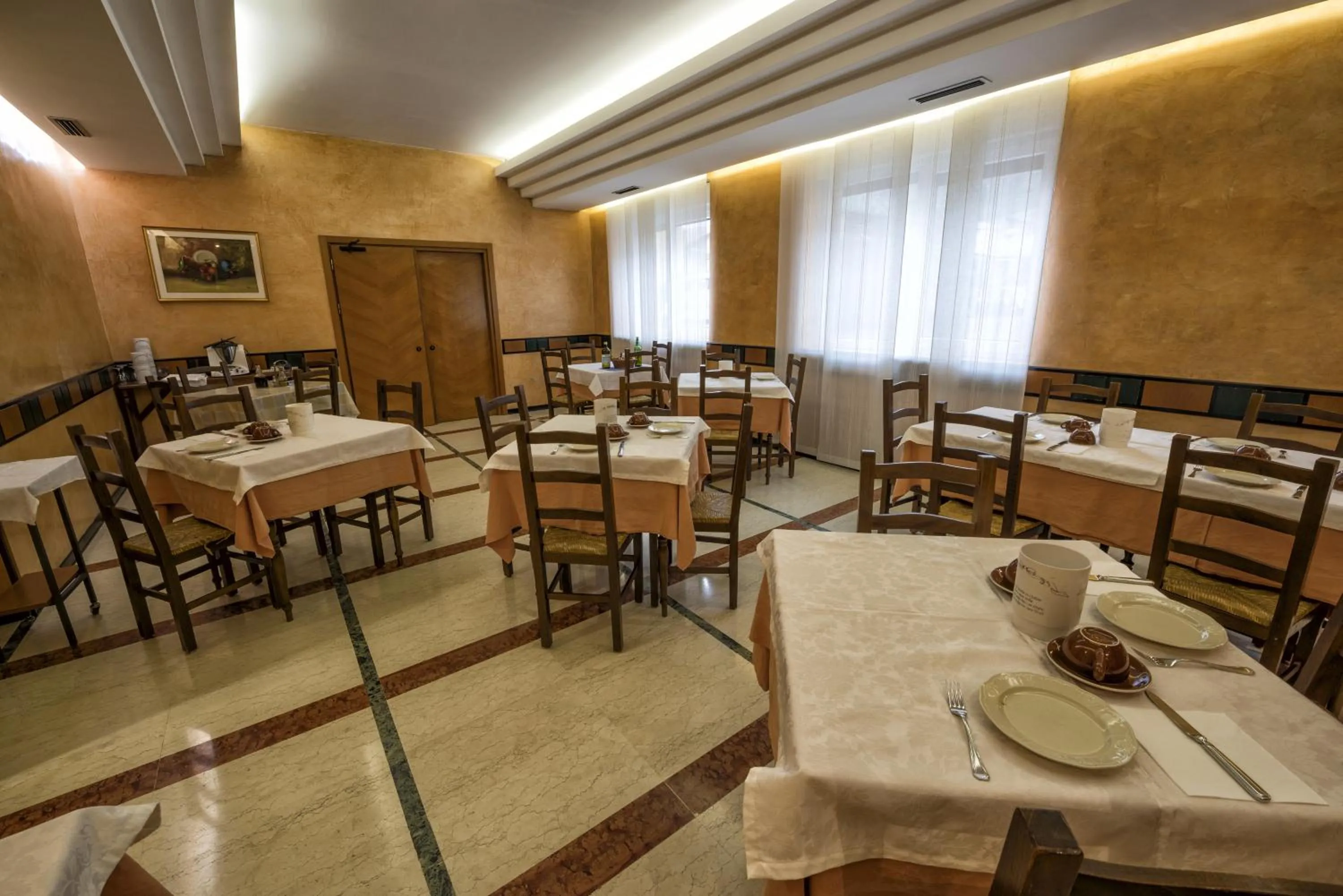 Communal lounge/ TV room in Hotel Drago