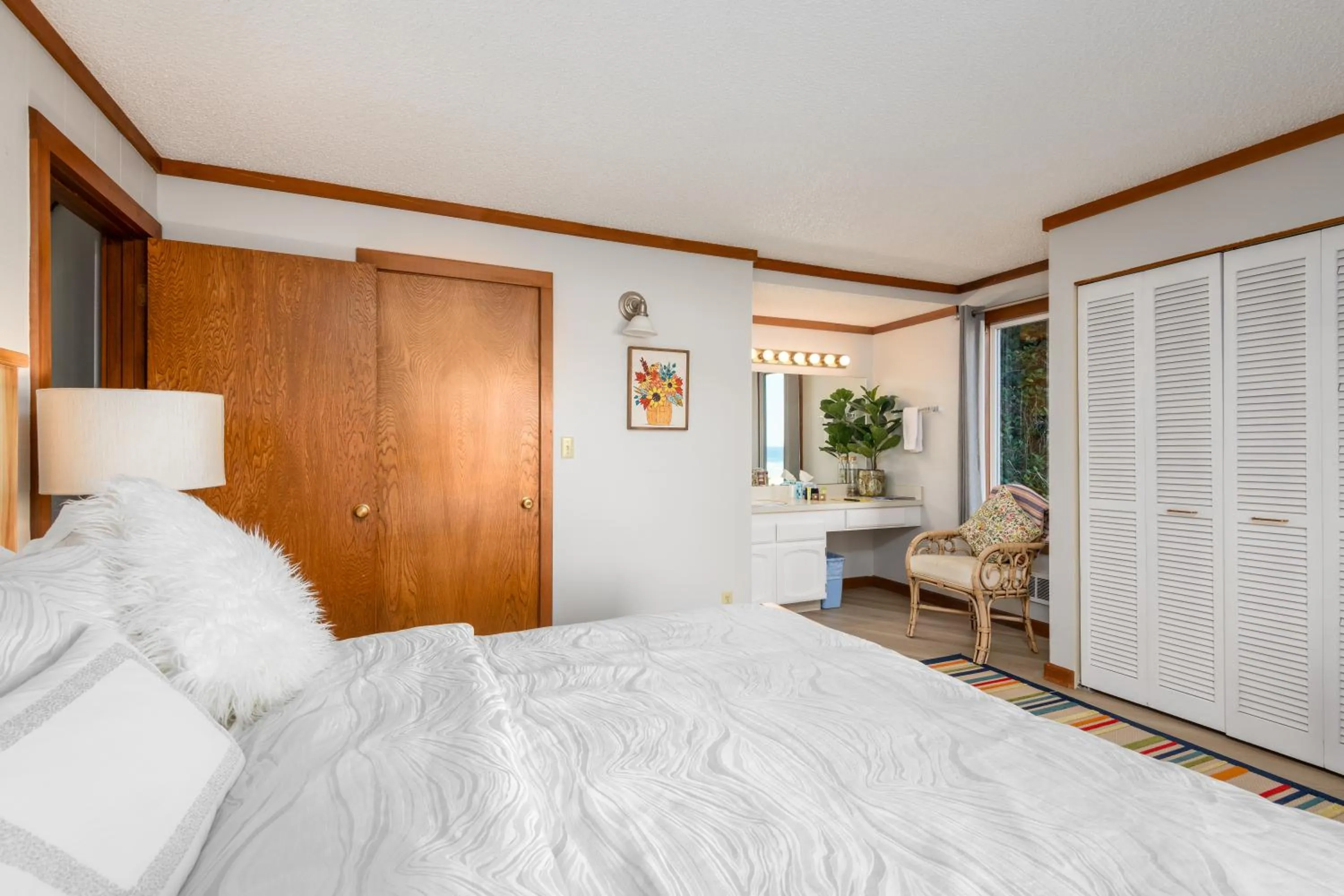 Bed in Little Creek Cove Beach Resort