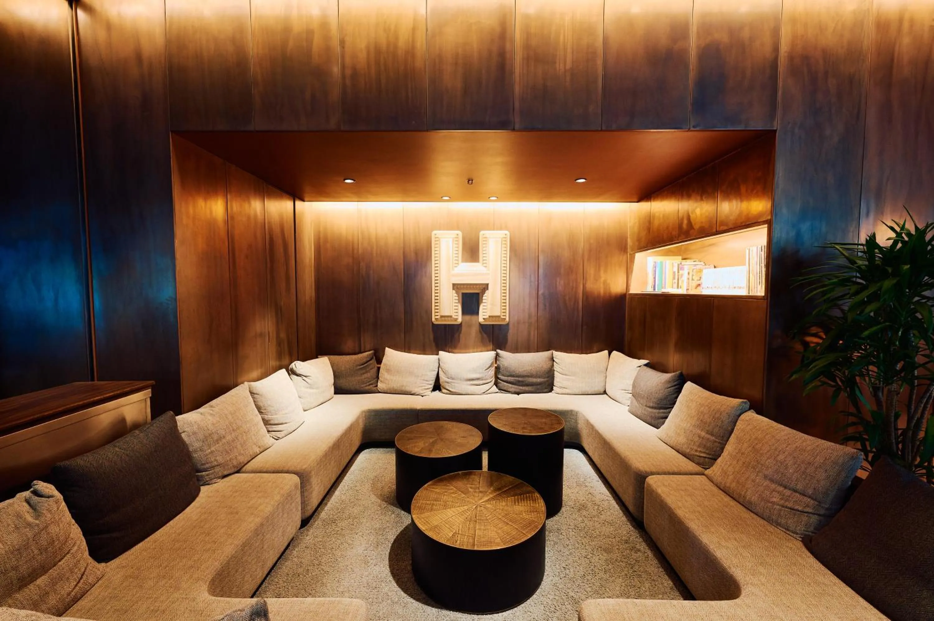 Seating area in Hamacho Hotel Tokyo