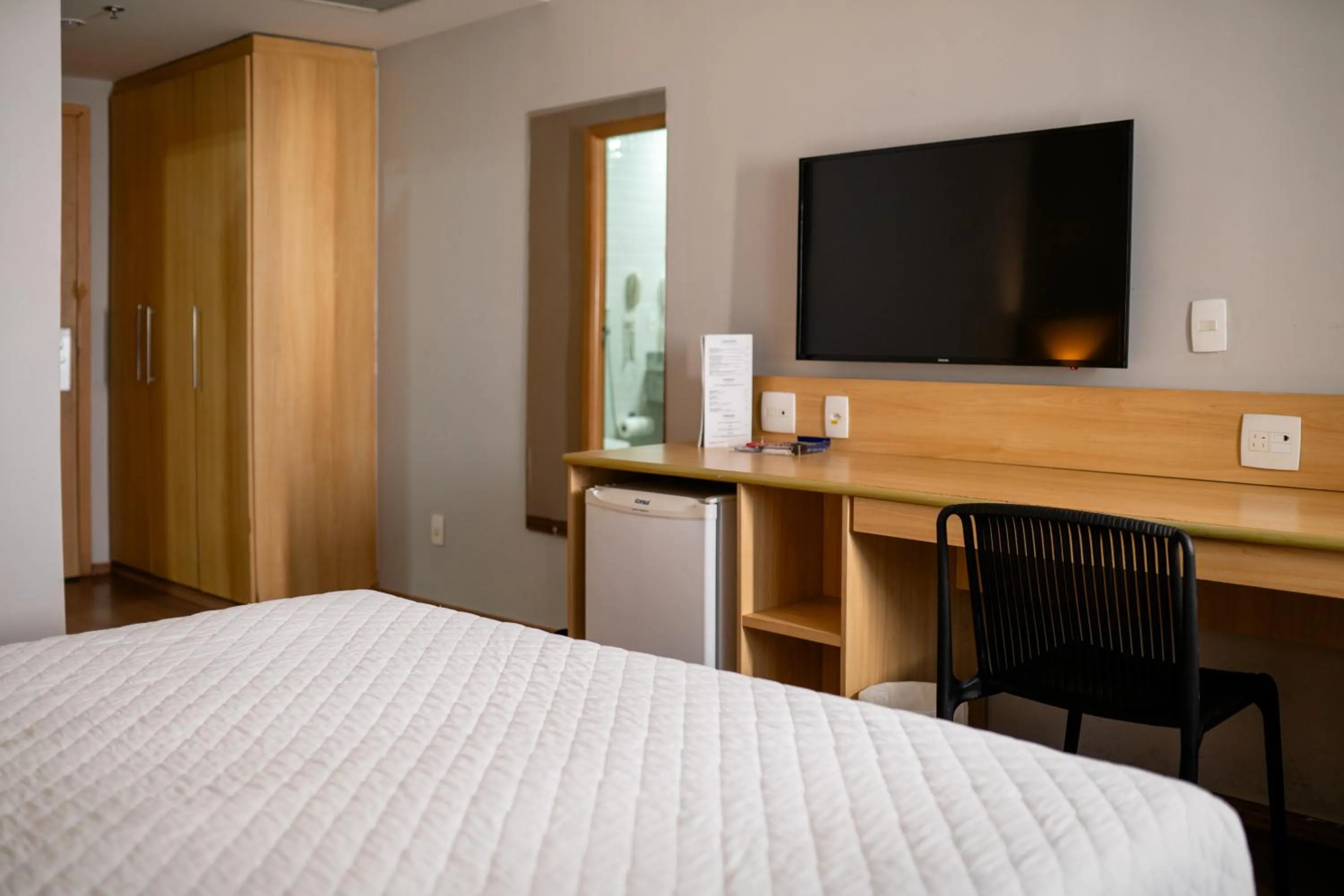 Bedroom, Bed in Victory Business Hotel