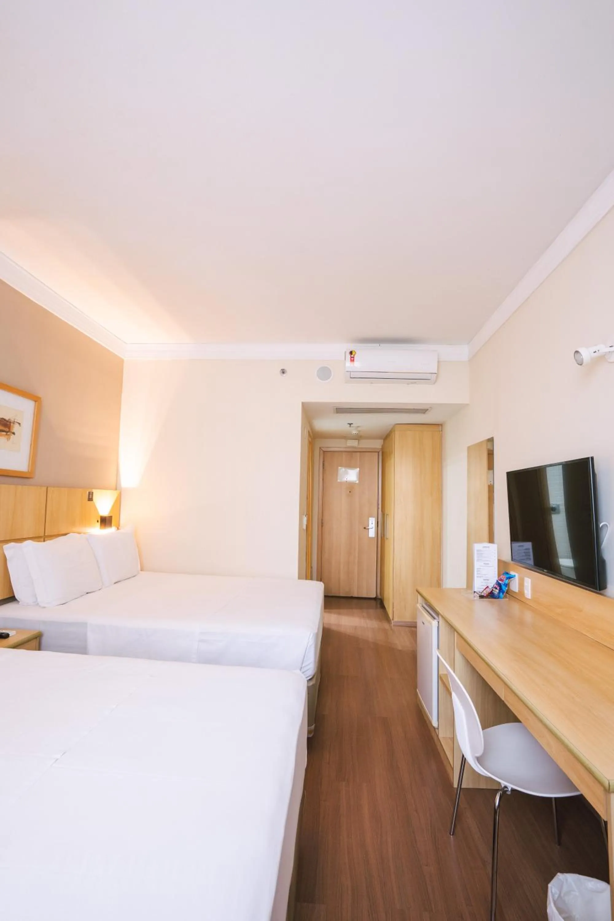 Bedroom, Bed in Victory Business Hotel