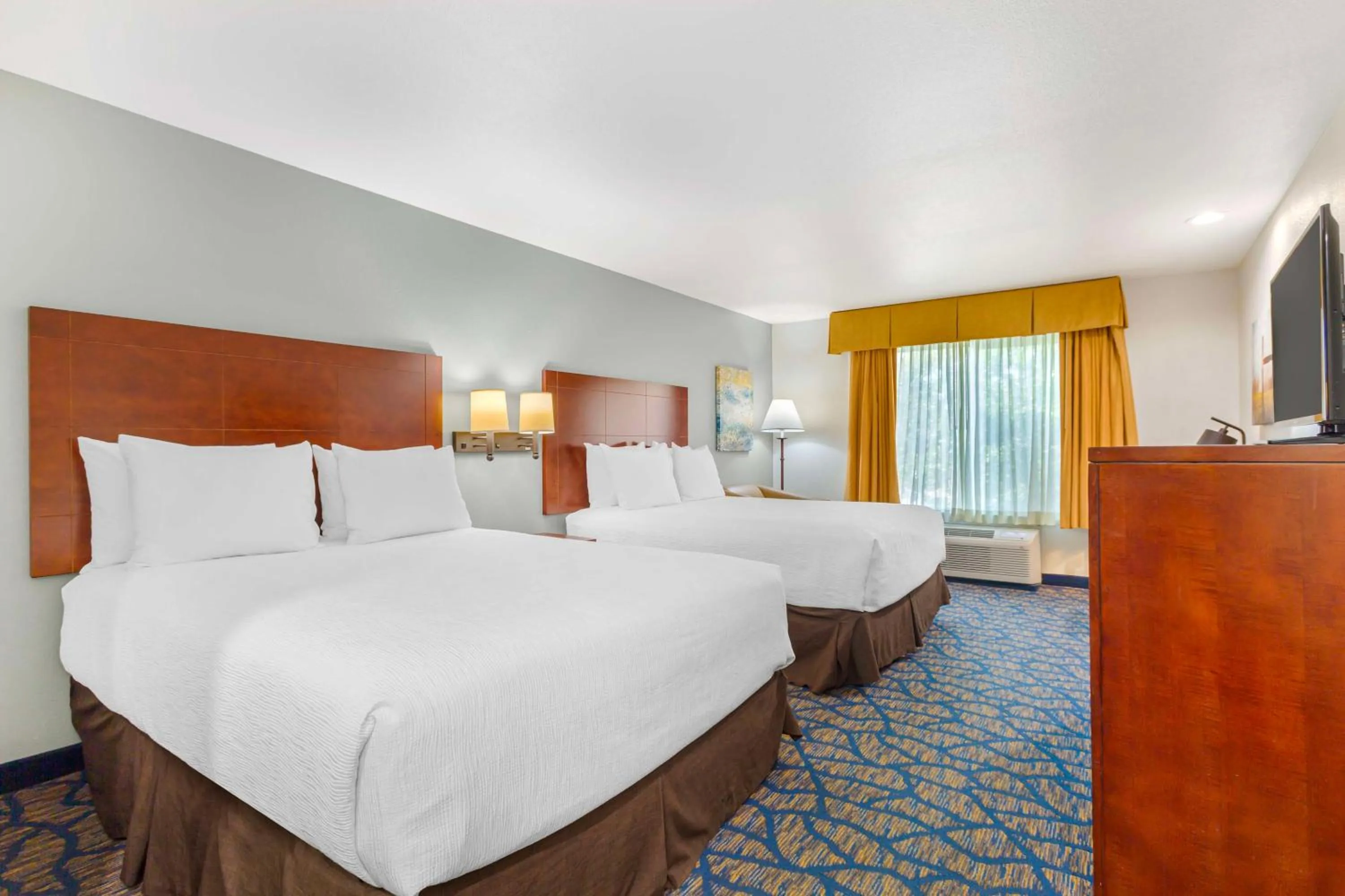 Bedroom, Bed in Best Western Plus Villa Del Lago Inn Patterson