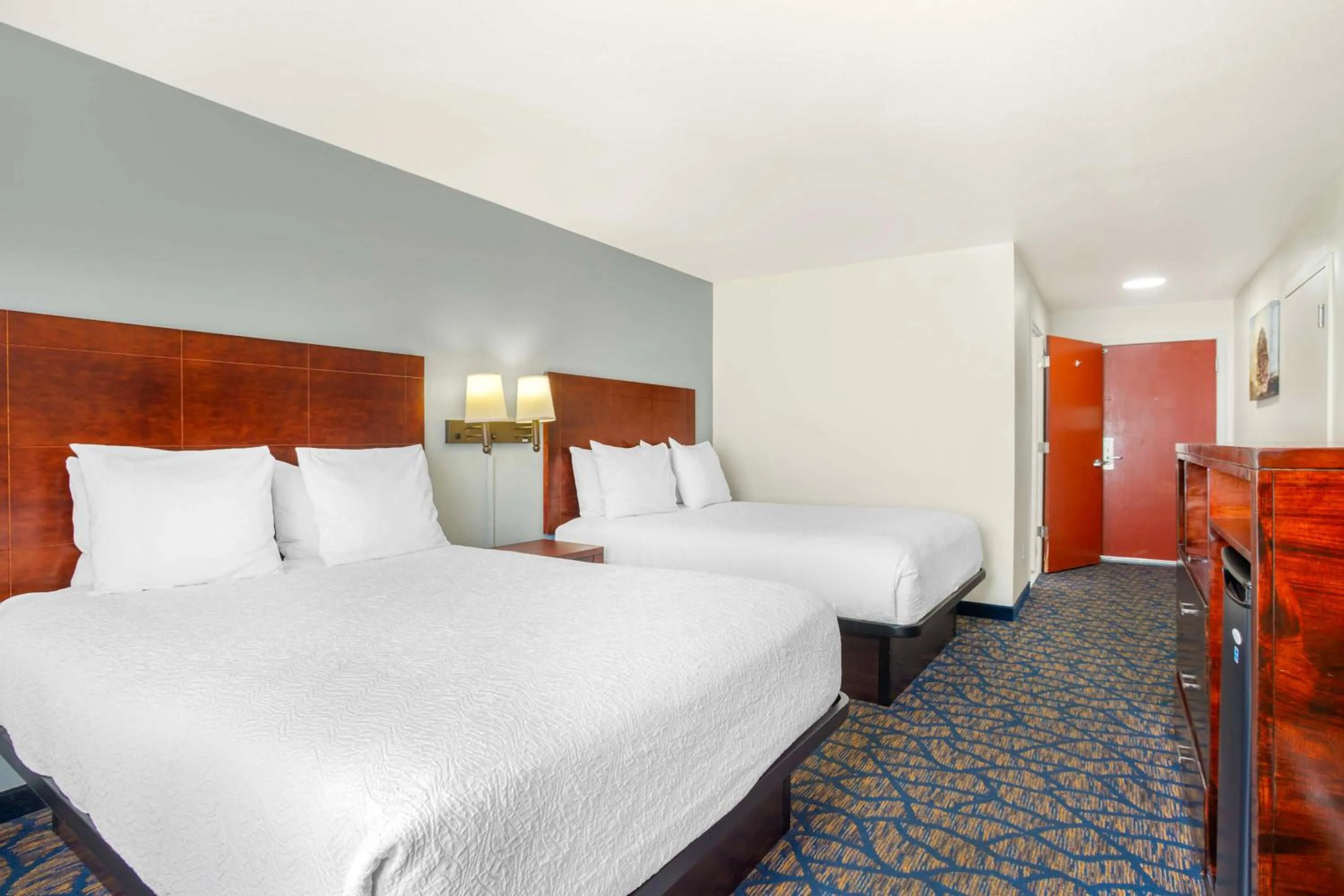 Bedroom, Bed in Best Western Plus Villa Del Lago Inn Patterson