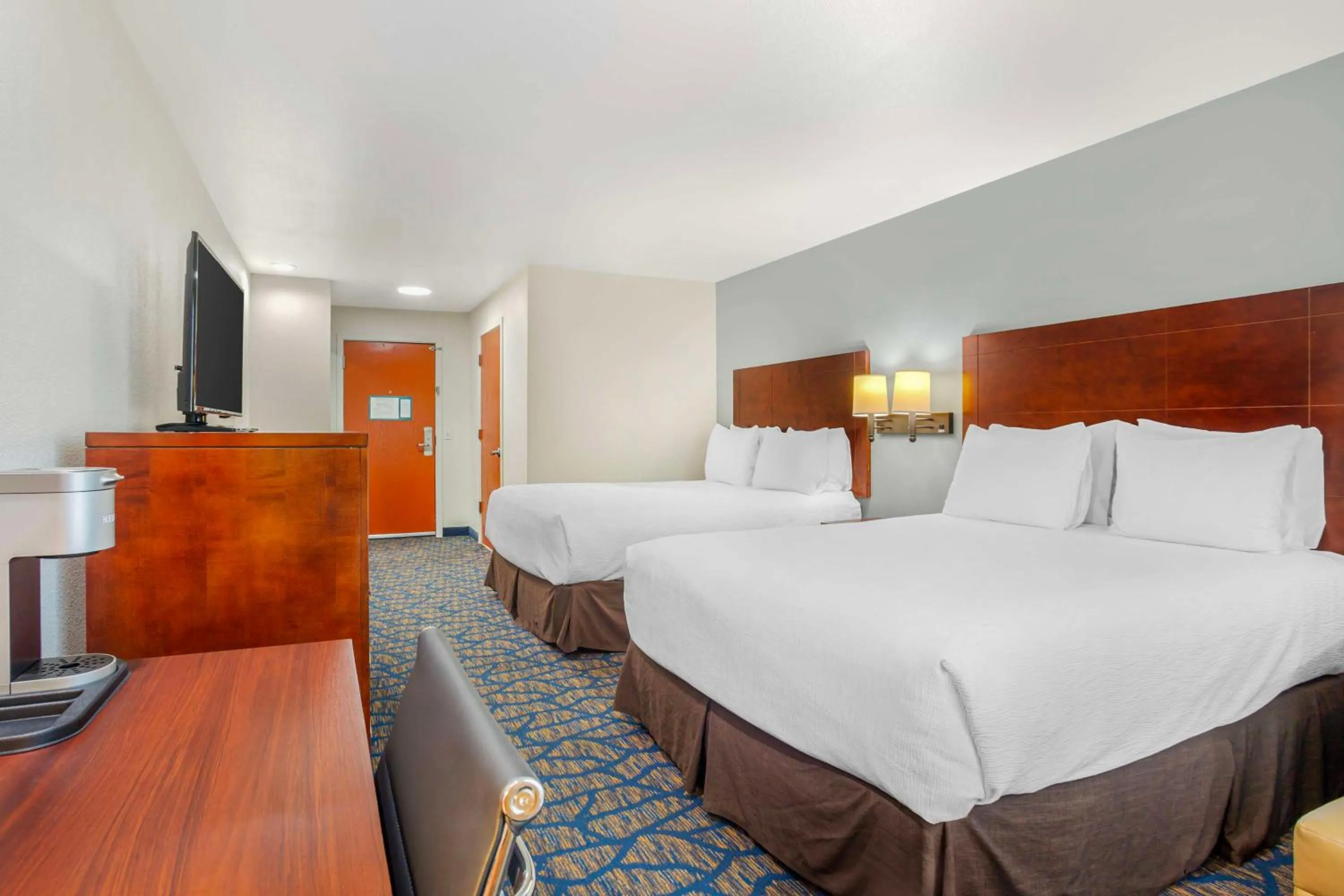 Bedroom, Bed in Best Western Plus Villa Del Lago Inn Patterson