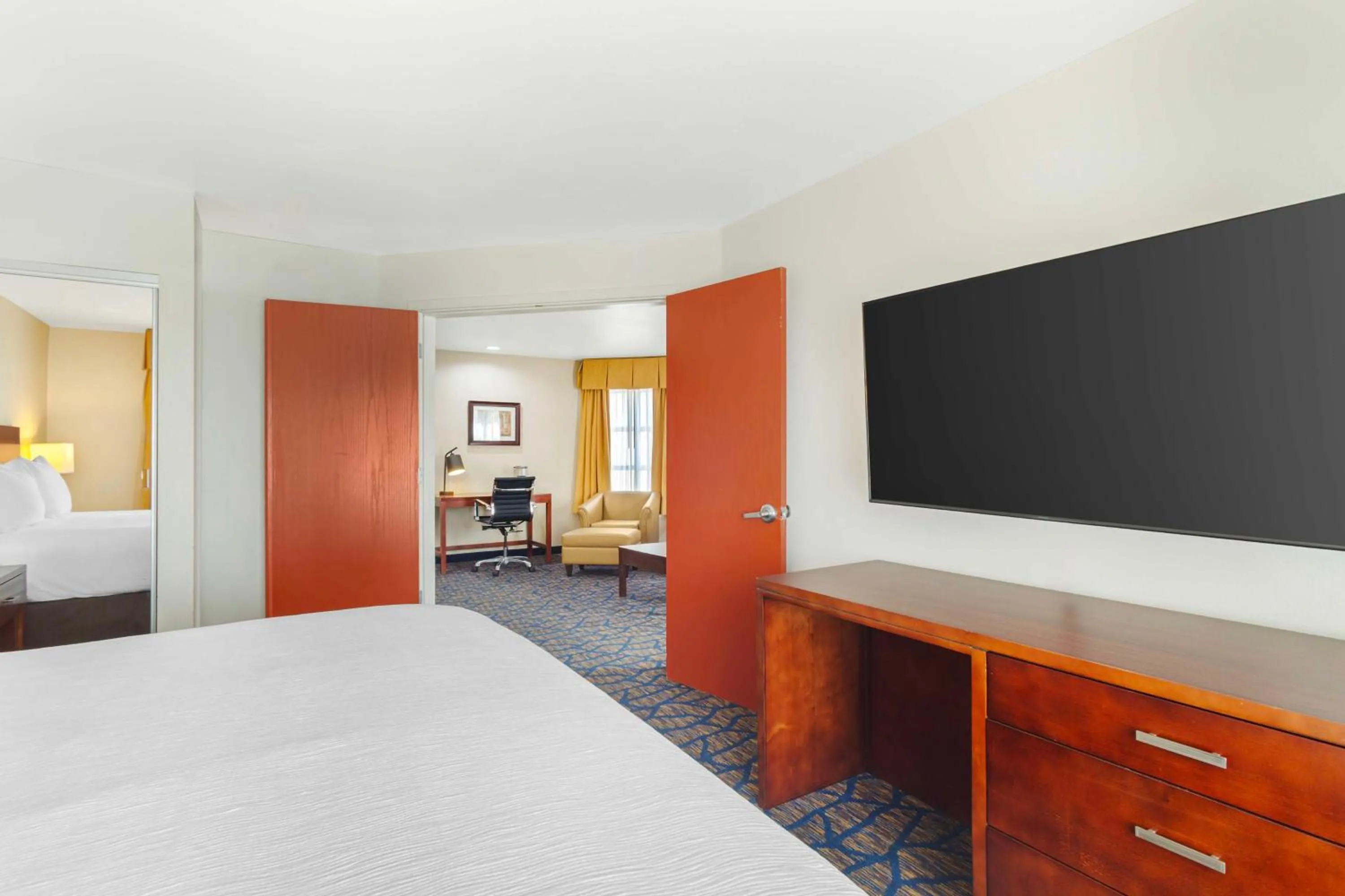 Bedroom, Bed in Best Western Plus Villa Del Lago Inn Patterson