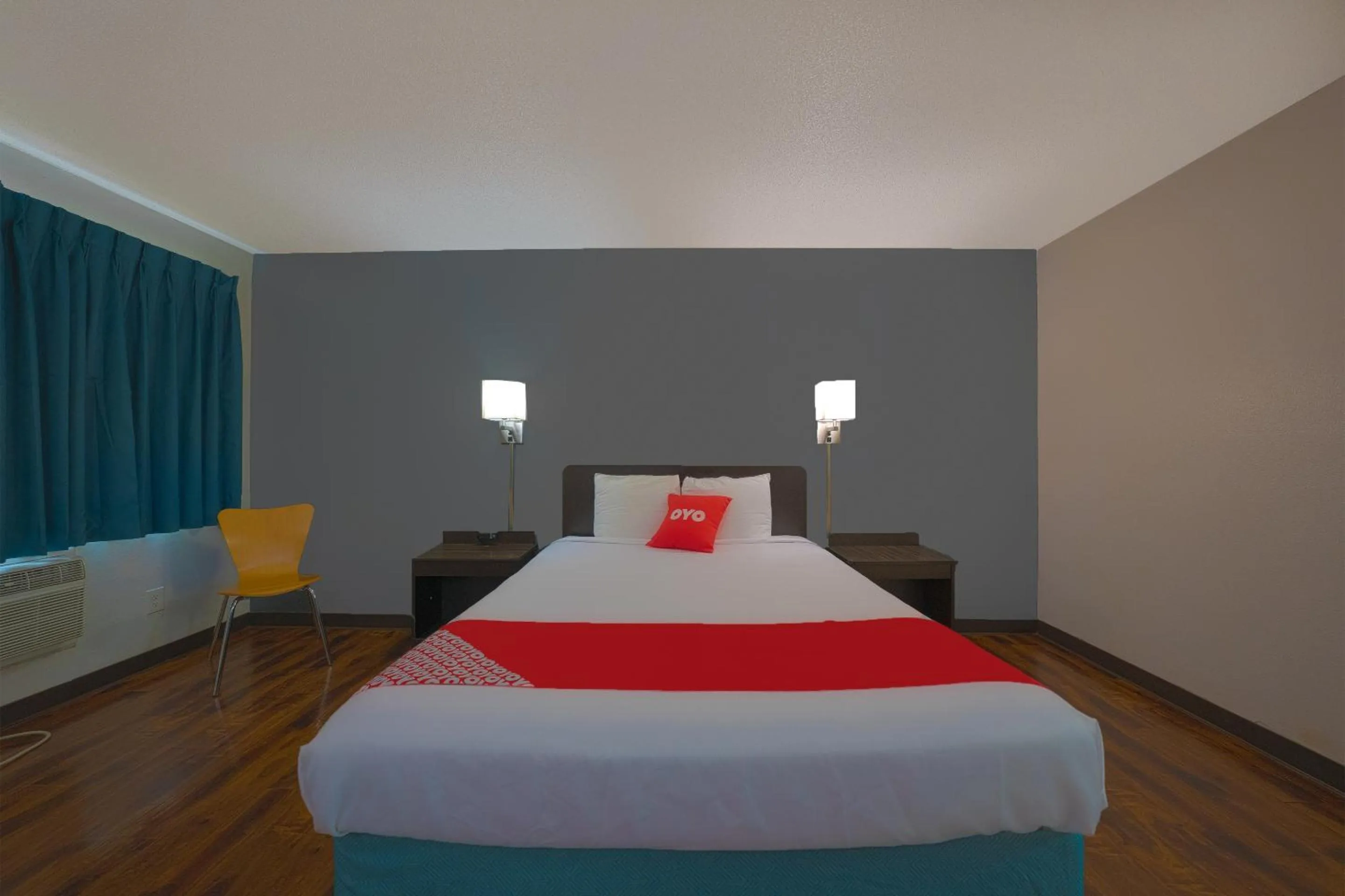 Bedroom, Bed in OYO Hotel St Helens OR