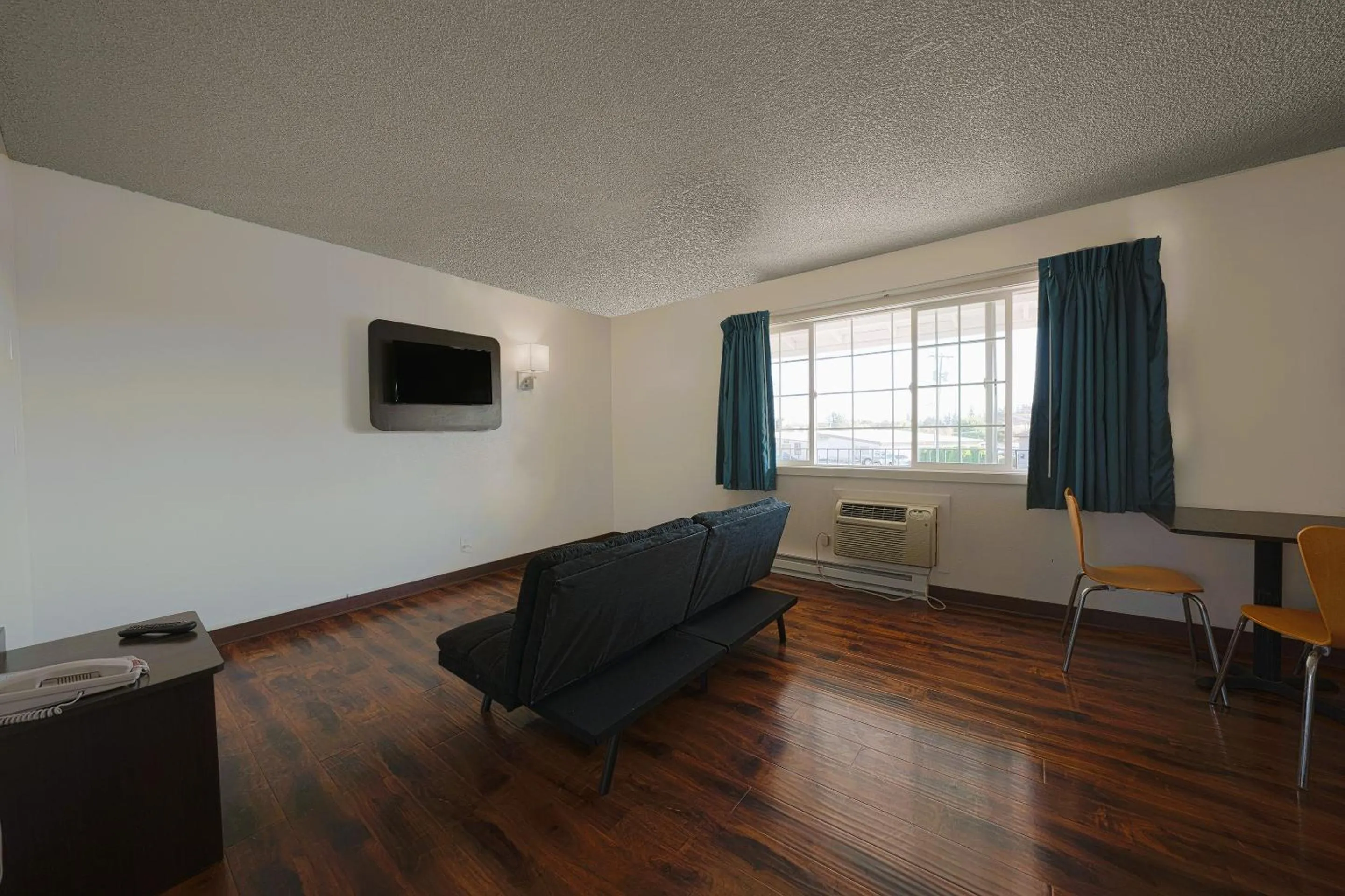 Bedroom in OYO Hotel St Helens OR