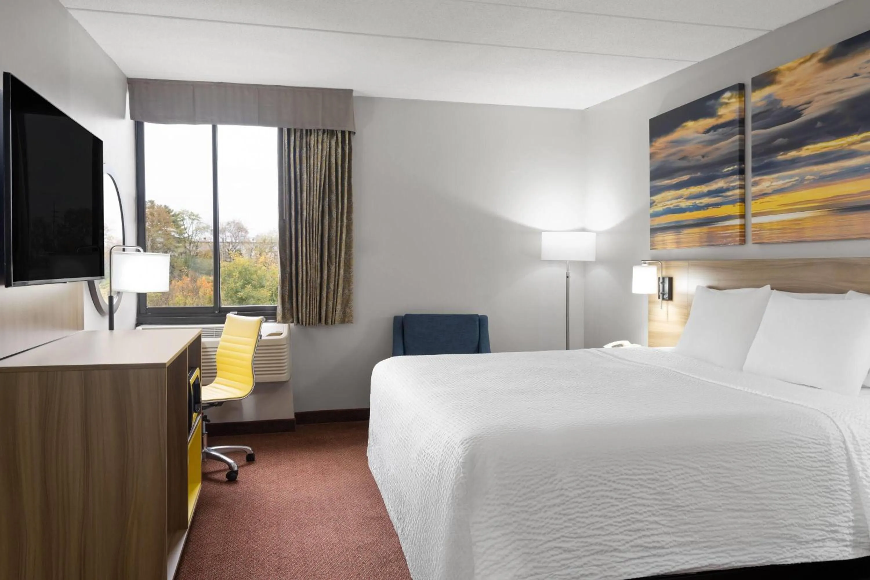 Photo of the whole room, Bed in Days Inn by Wyndham Hagerstown I-70