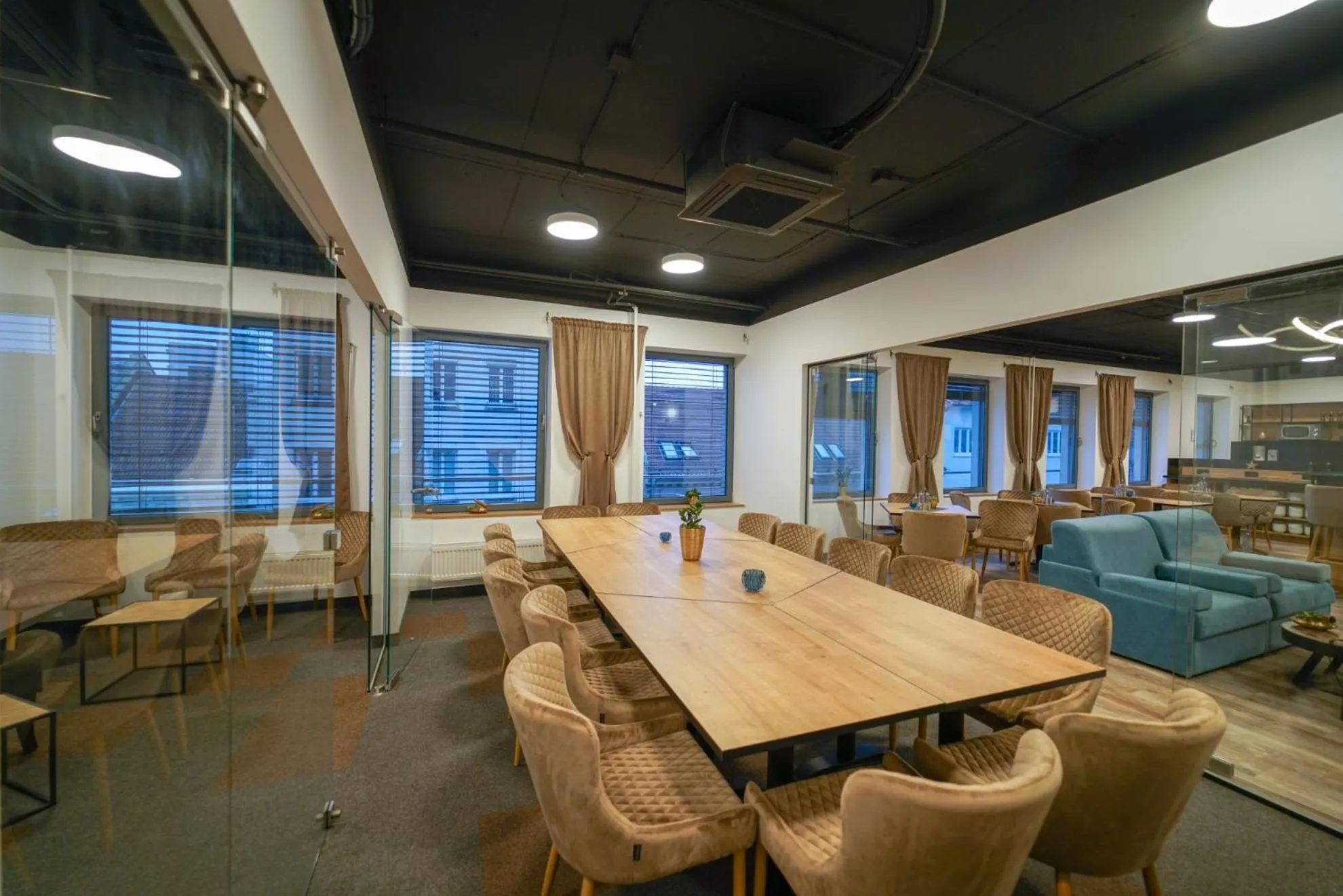 Communal lounge/ TV room in CHORS like a hotel - Capsule & NFT Boutique Hostel Bratislava - City Center