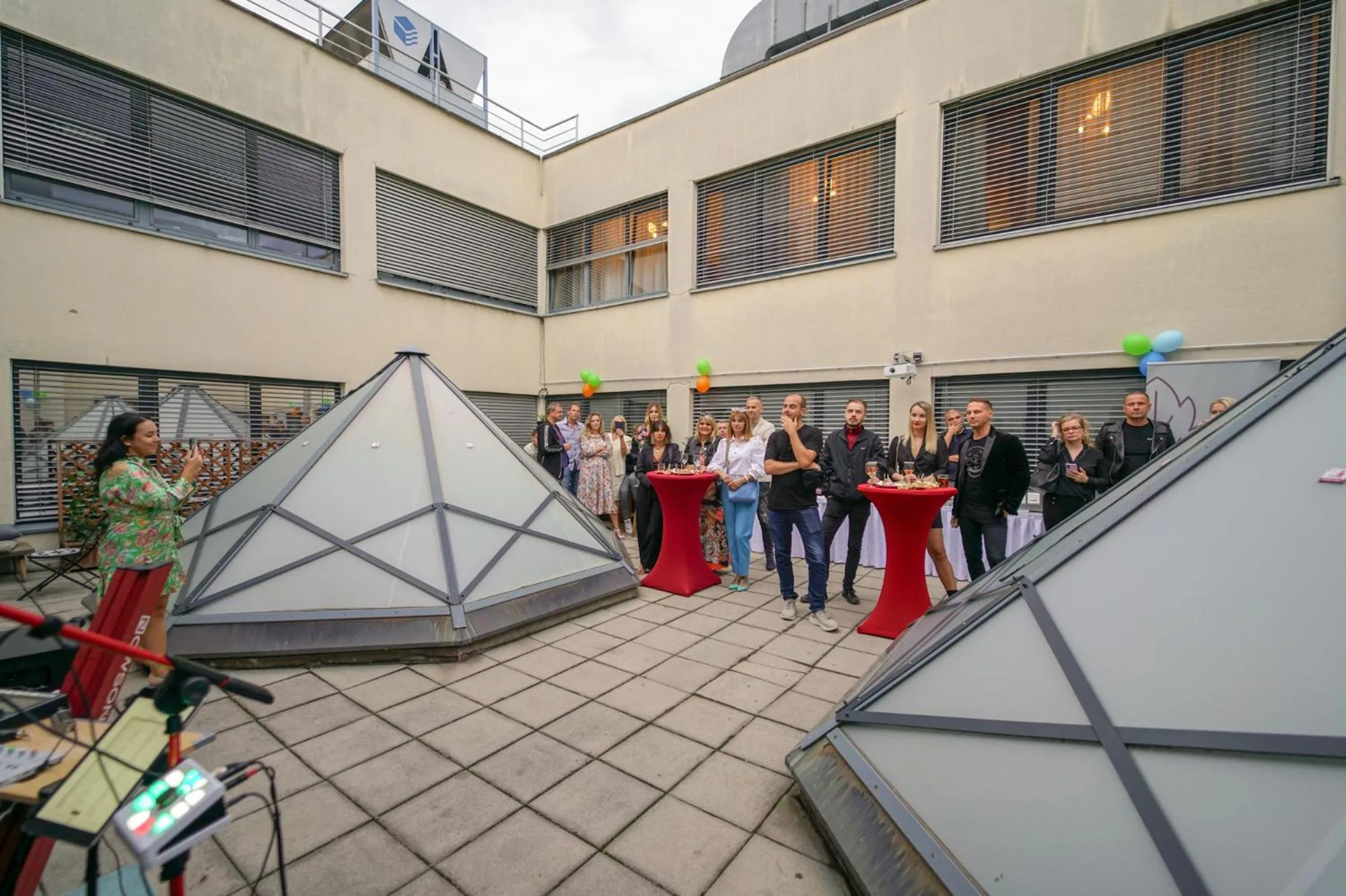 Property building in CHORS like a hotel - Capsule & NFT Boutique Hostel Bratislava - City Center