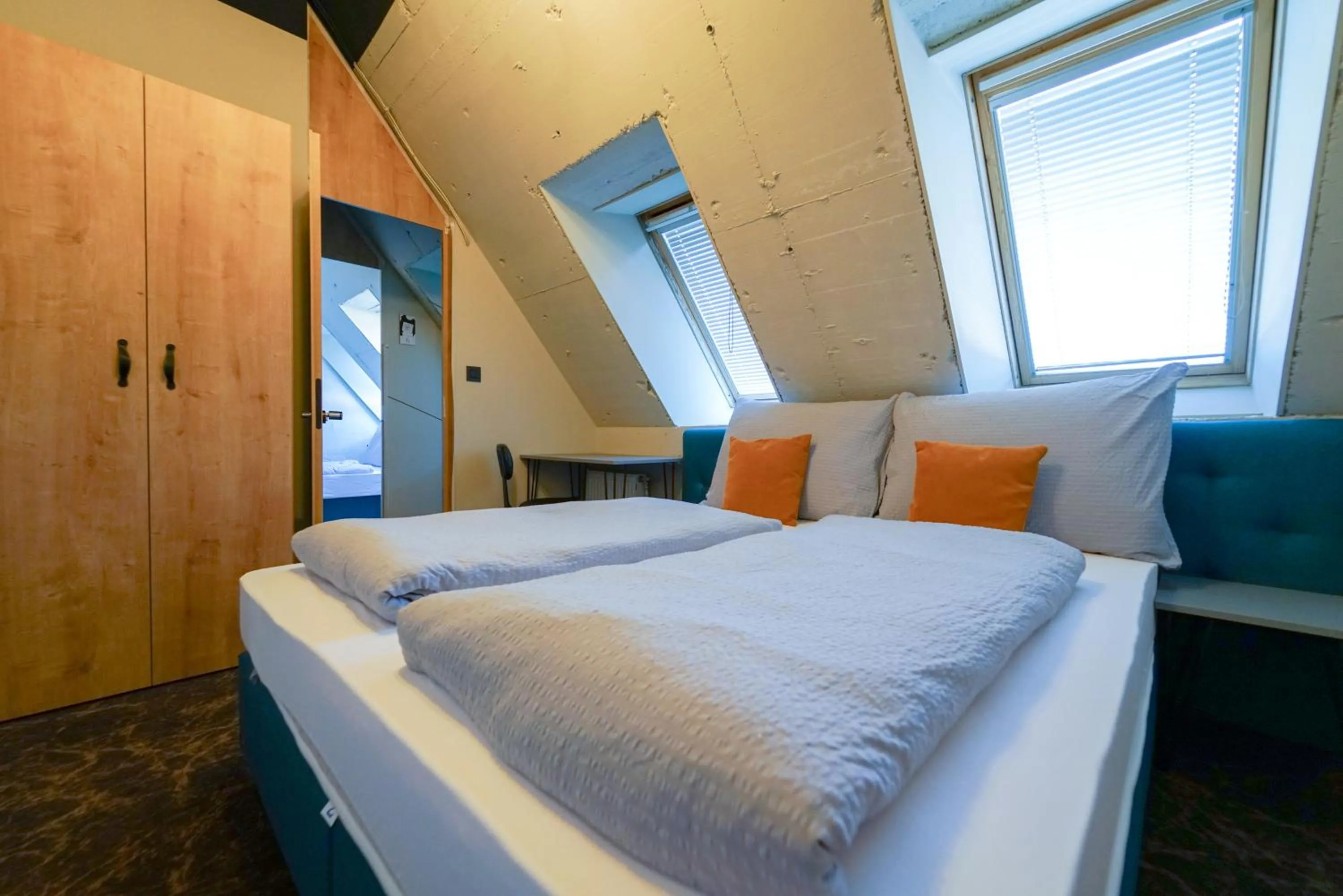 Bed in CHORS like a hotel - Capsule & NFT Boutique Hostel Bratislava - City Center