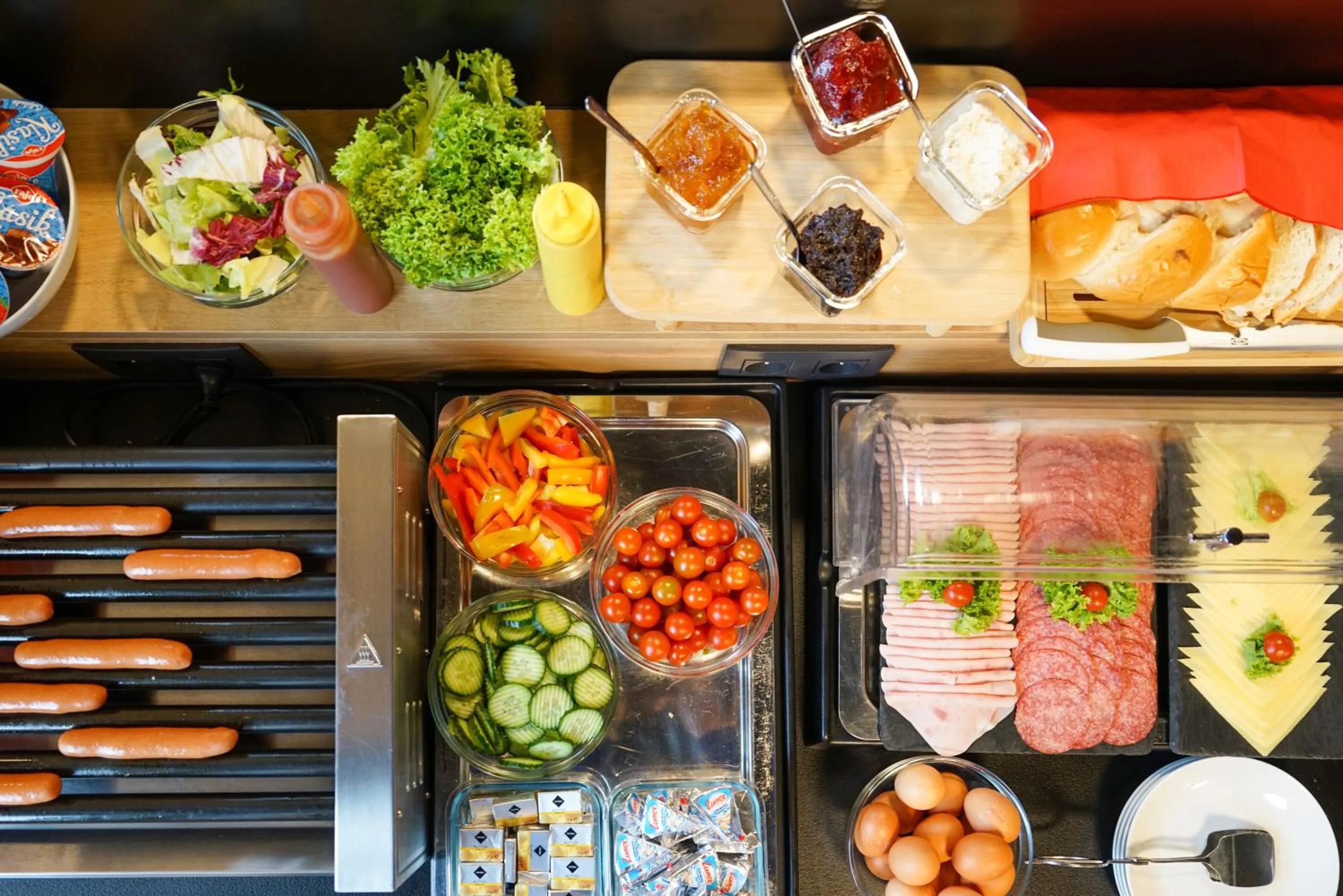 Kitchen or kitchenette in CHORS like a hotel - Capsule & NFT Boutique Hostel Bratislava - City Center