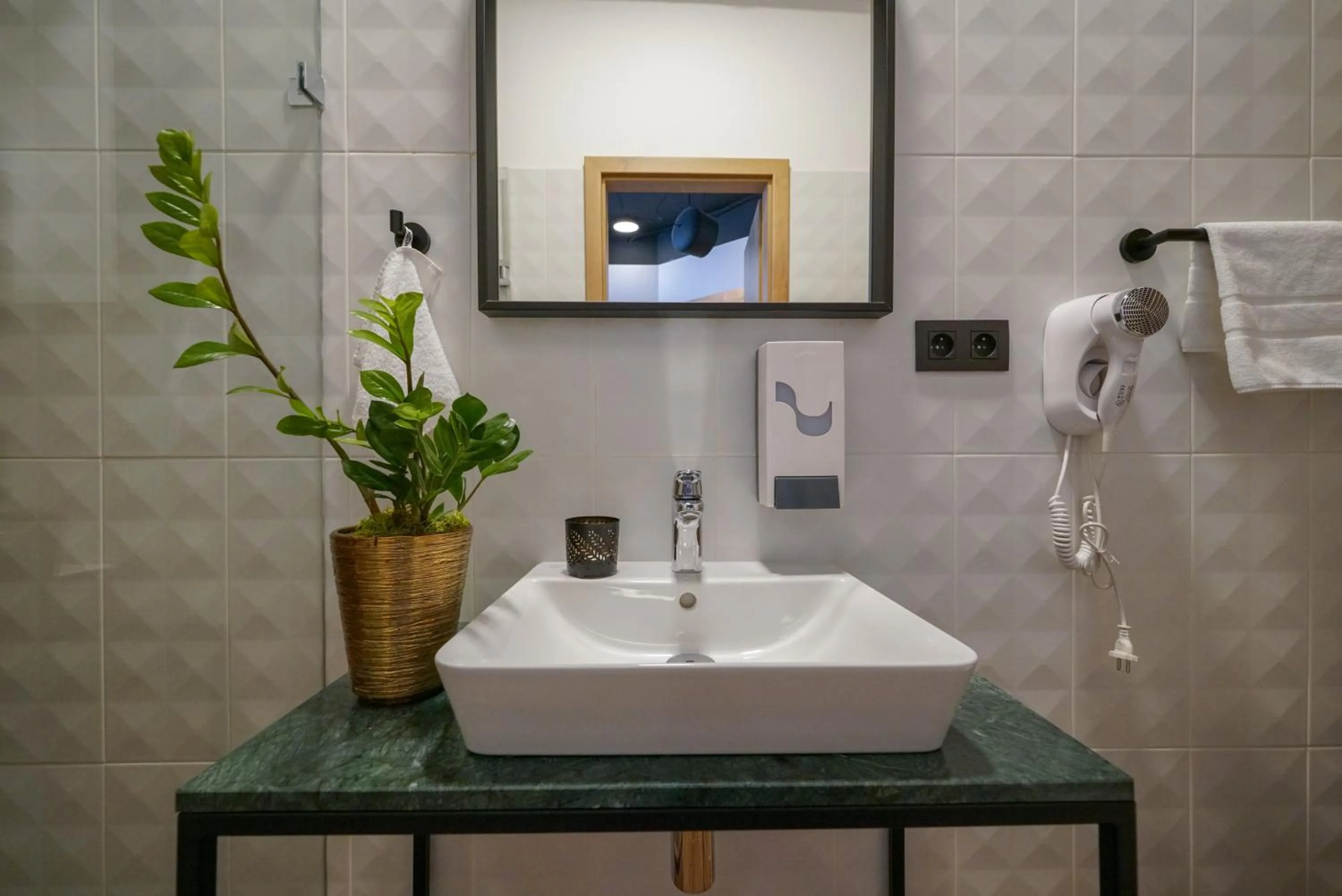 Bathroom in CHORS like a hotel - Capsule & NFT Boutique Hostel Bratislava - City Center