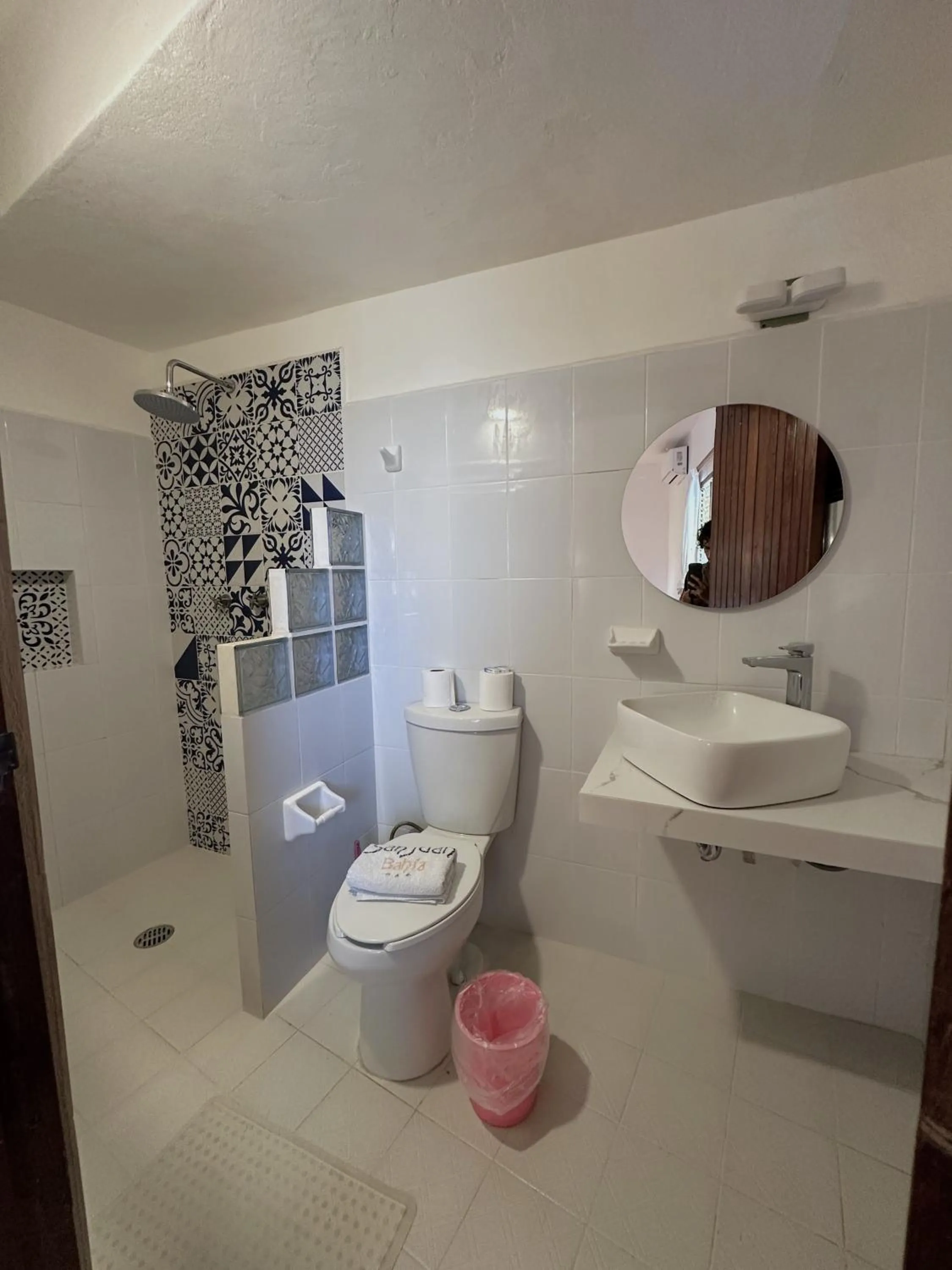 Shower in Hotel San Juan