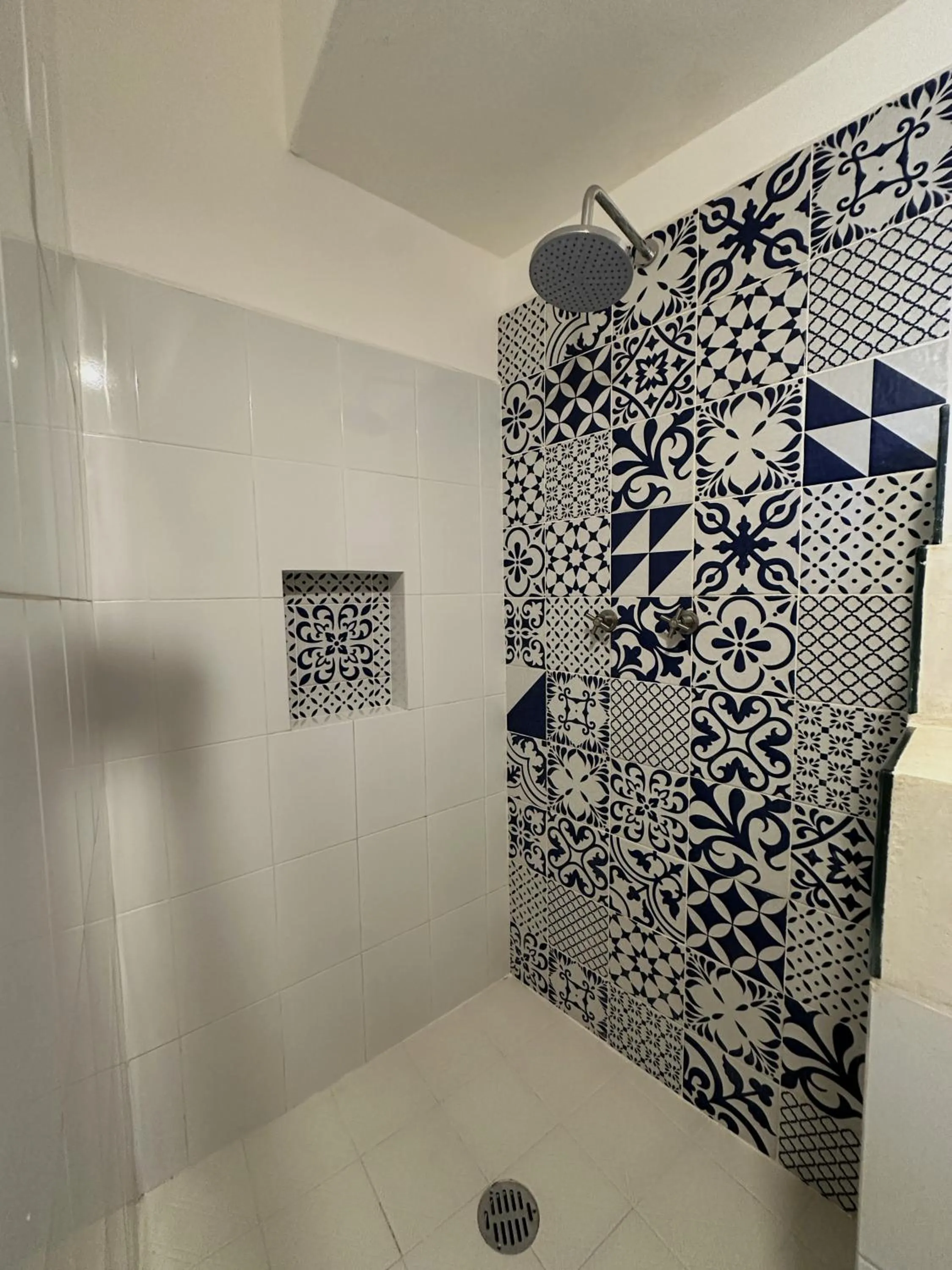 Shower in Hotel San Juan