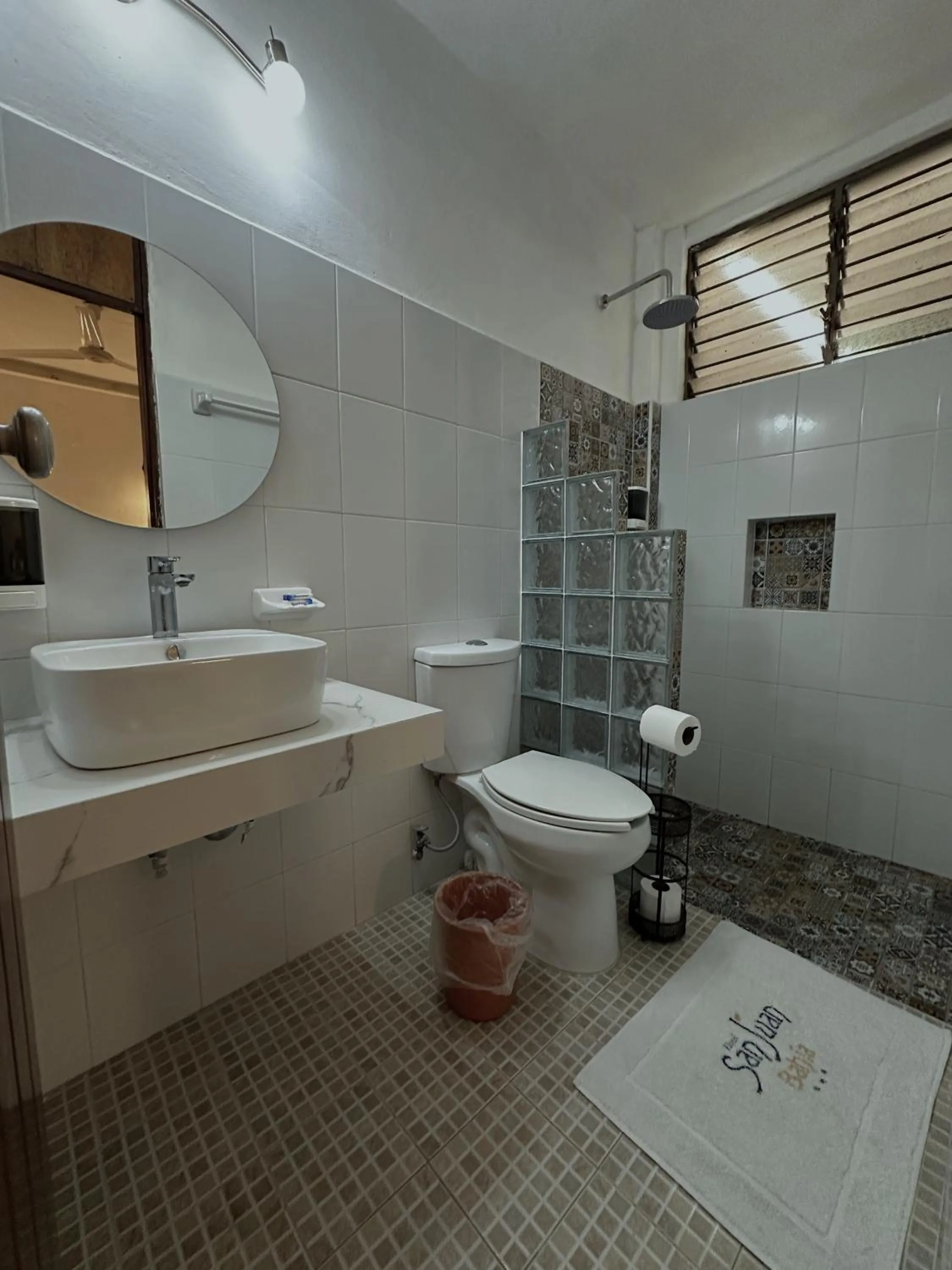 Shower in Hotel San Juan