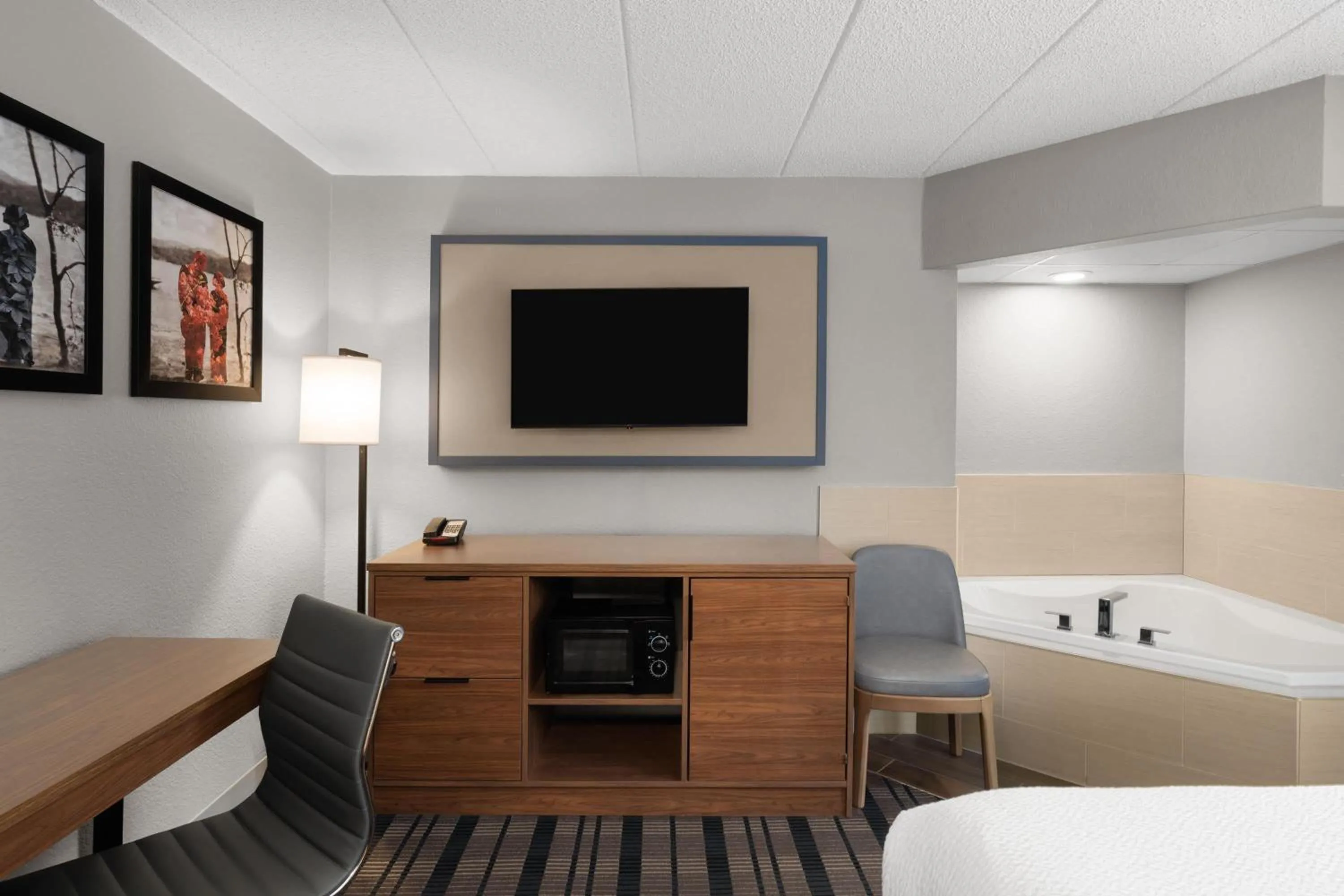 Bath, Bed in AmericInn by Wyndham Tofte Near Lake Superior