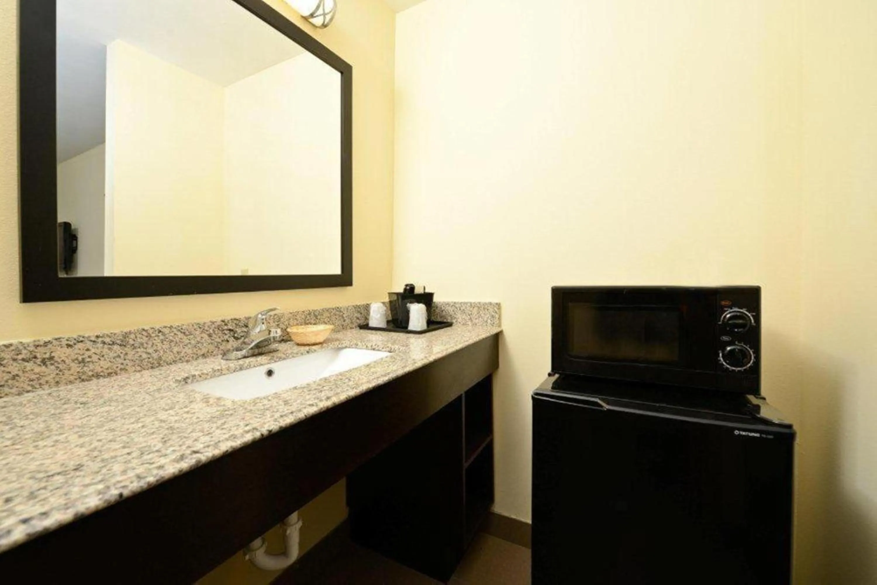 Bathroom in Americas Best Value Inn Lake Charles Interstate 210