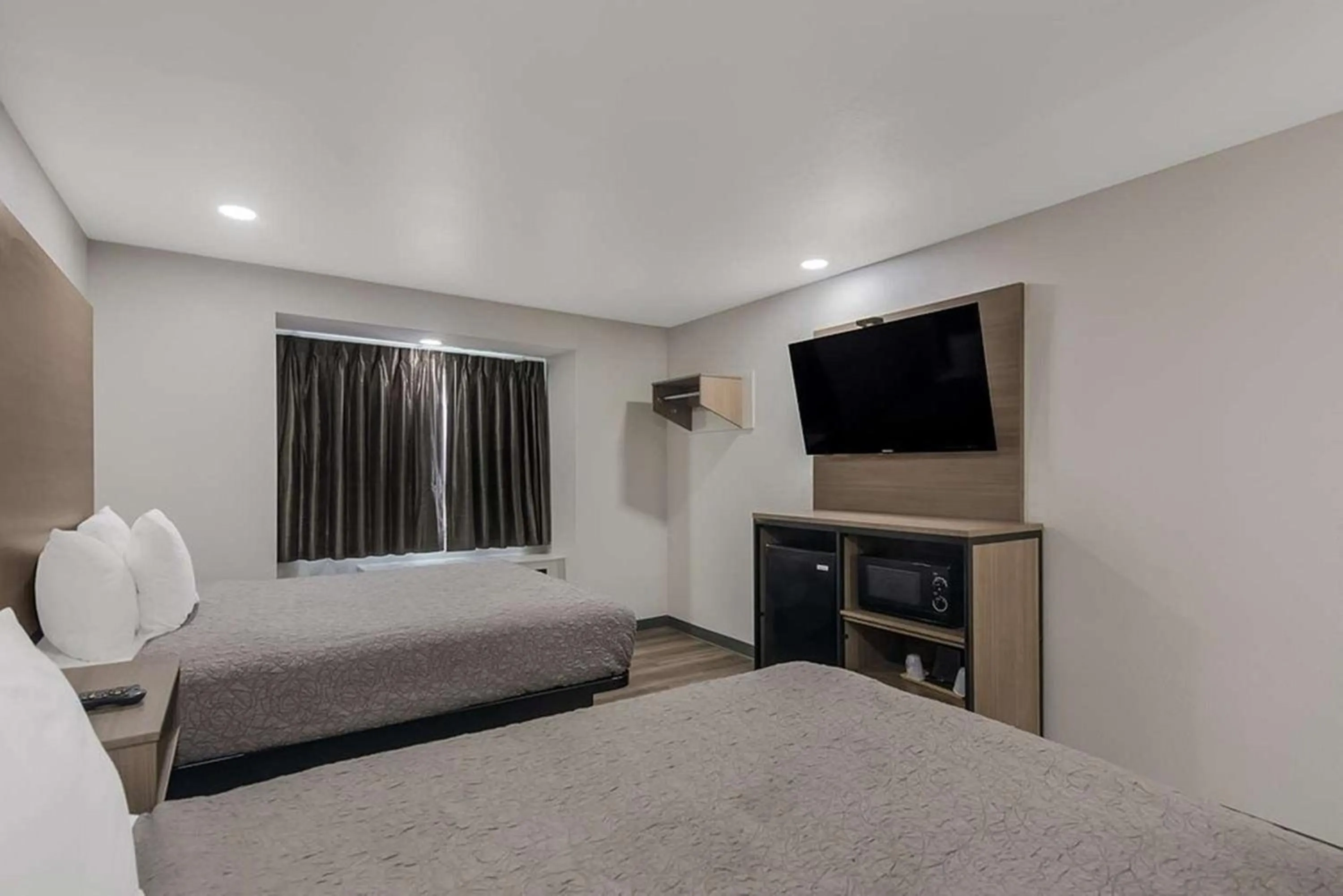 Bedroom, Bed in Americas Best Value Inn Lake Charles Interstate 210