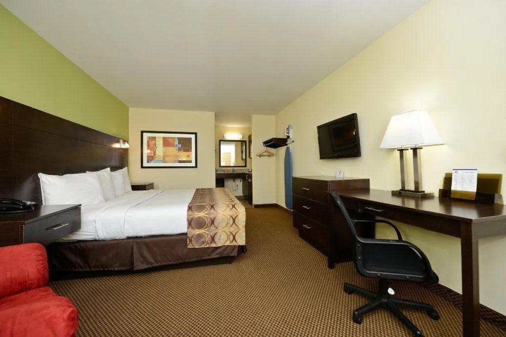 Photo of the whole room, Bed in Americas Best Value Inn Lake Charles Interstate 210