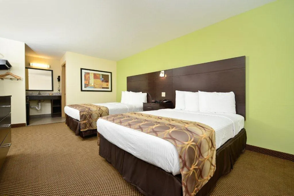 Photo of the whole room, Bed in Americas Best Value Inn Lake Charles Interstate 210