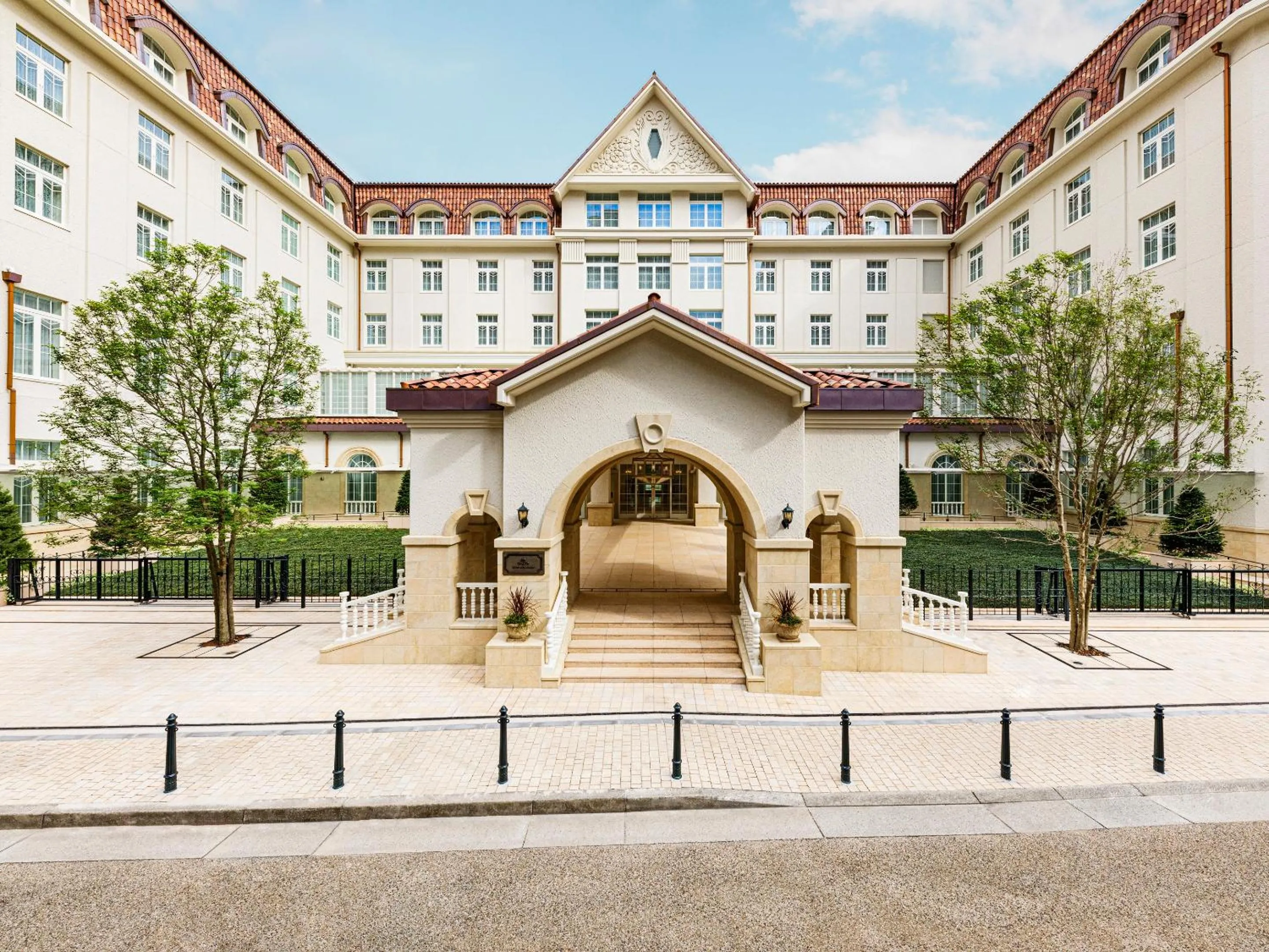 Facade/entrance in Takarazuka Hotel