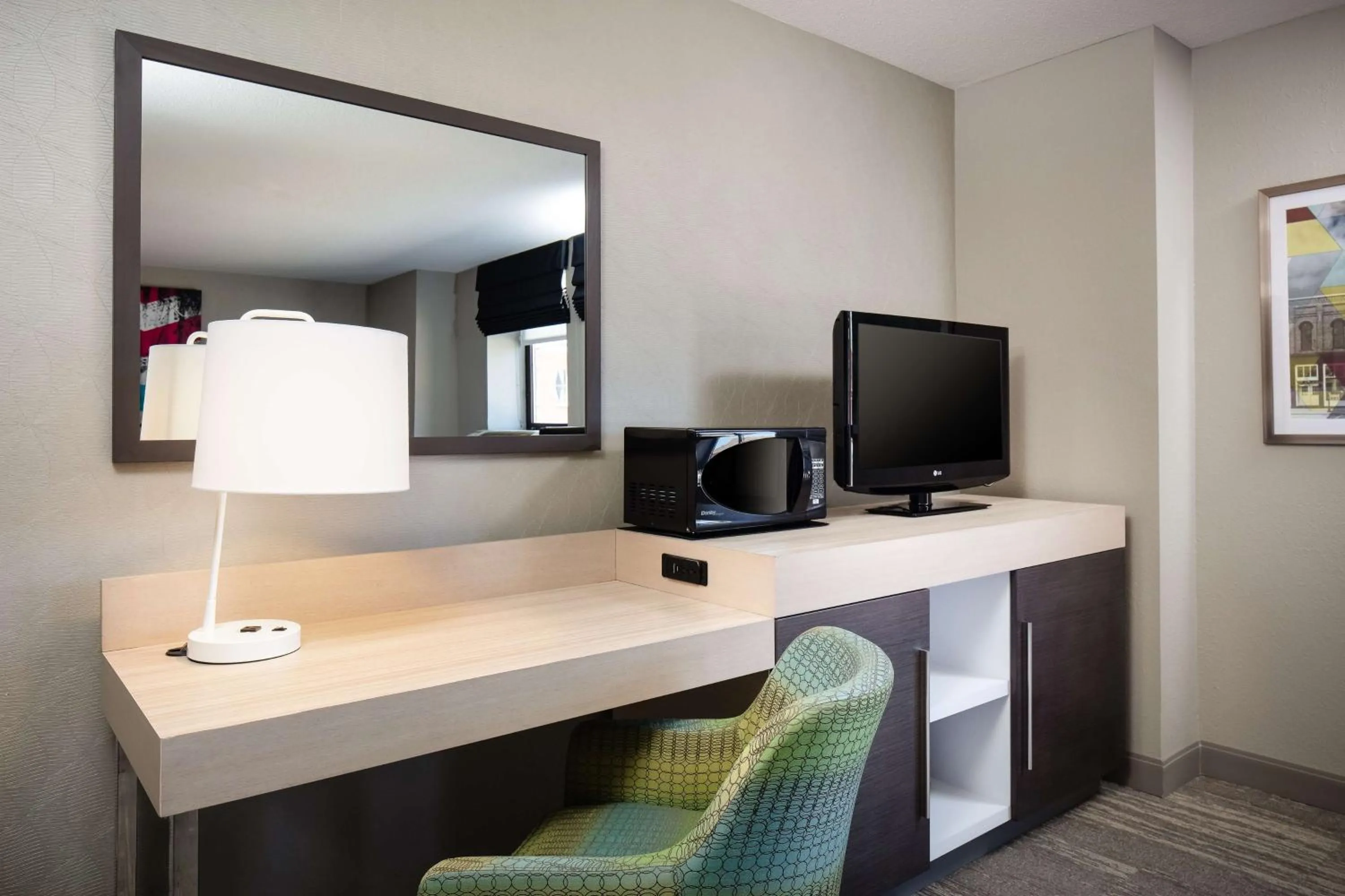 Bed in Hampton Inn Freeport