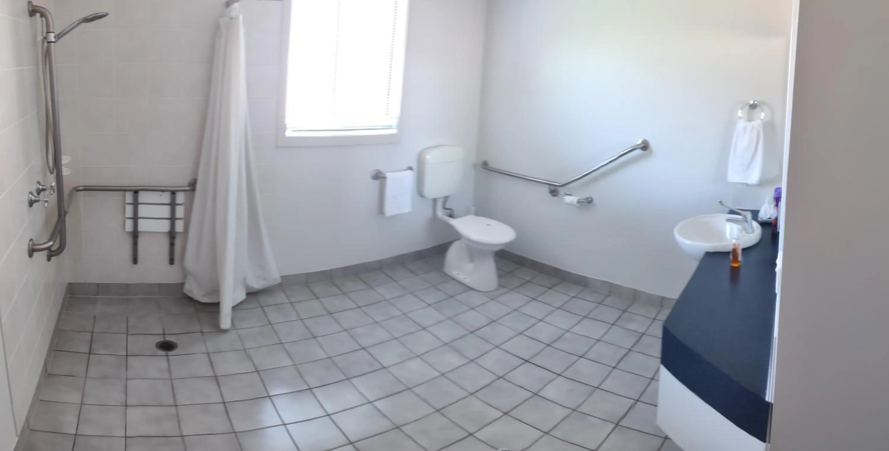 Bathroom in Belvoir Village Motel & Apartments Wodonga