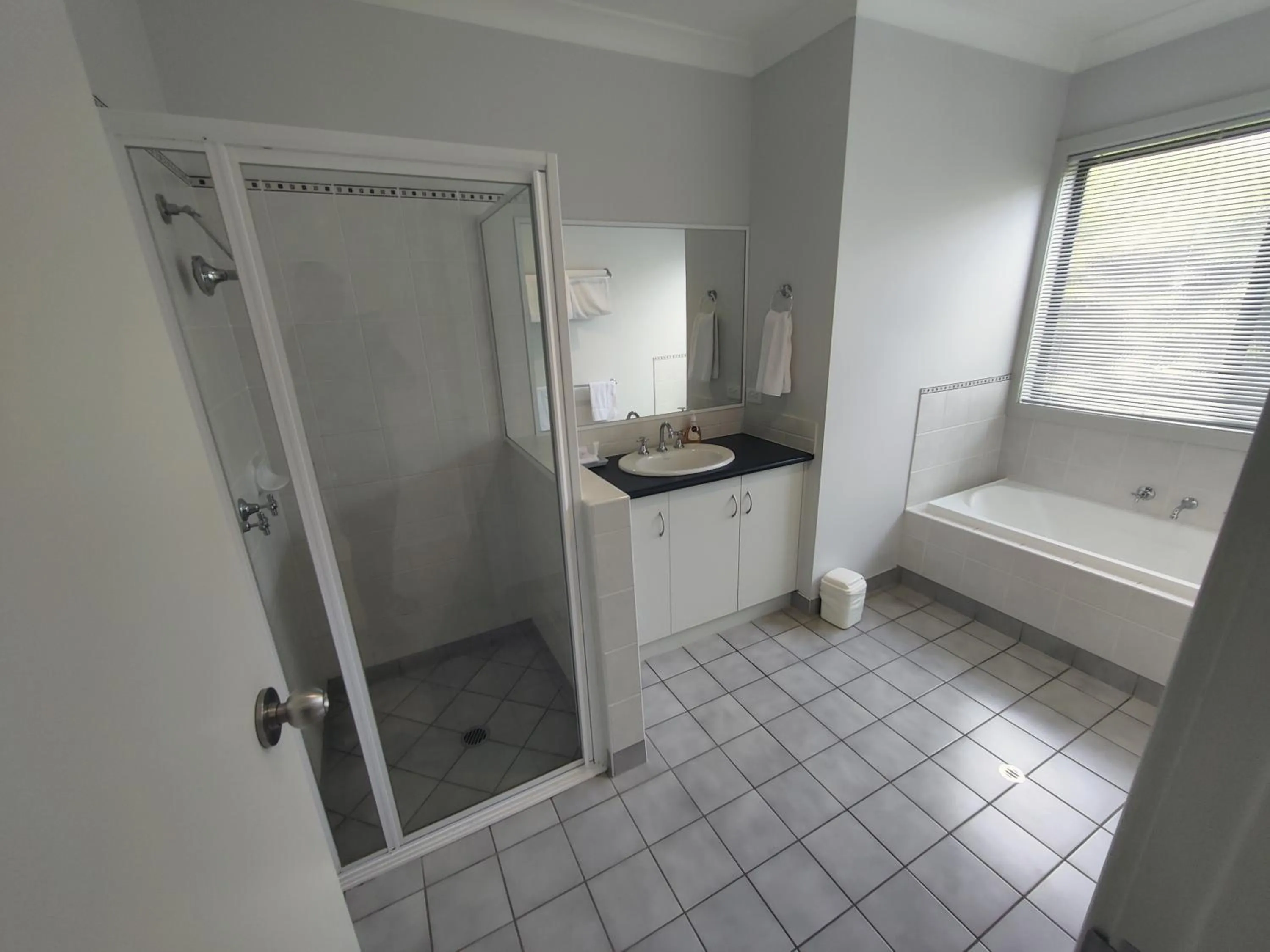 Bathroom in Belvoir Village Motel & Apartments Wodonga