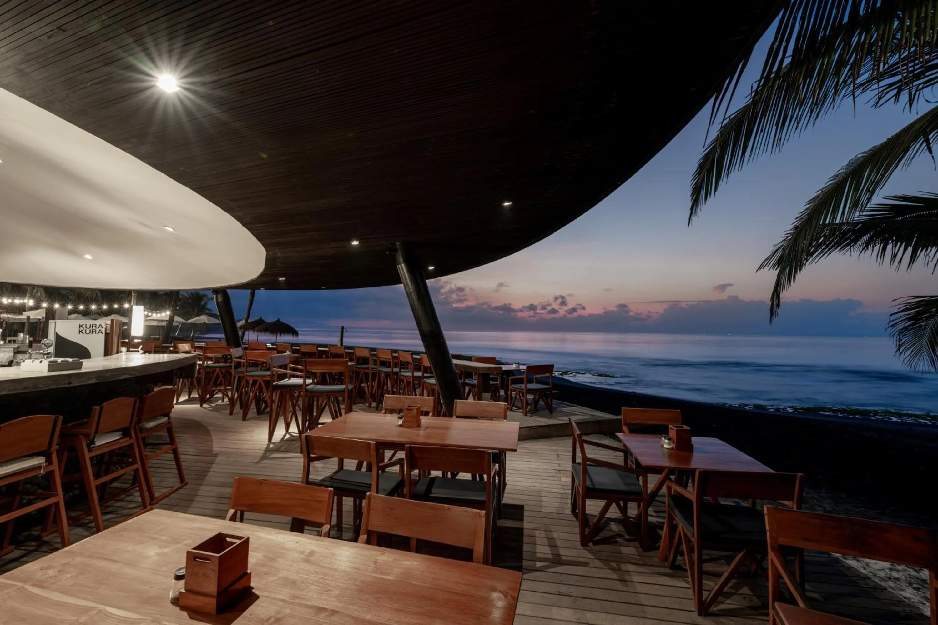 Restaurant/places to eat in Hotel Komune and Beach Club Bali