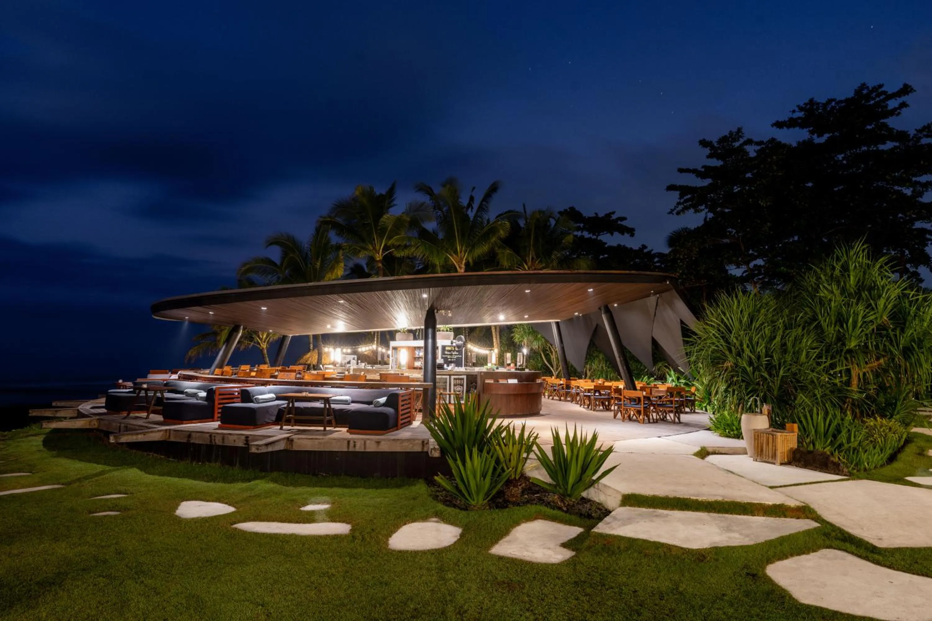 Restaurant/places to eat in Hotel Komune and Beach Club Bali