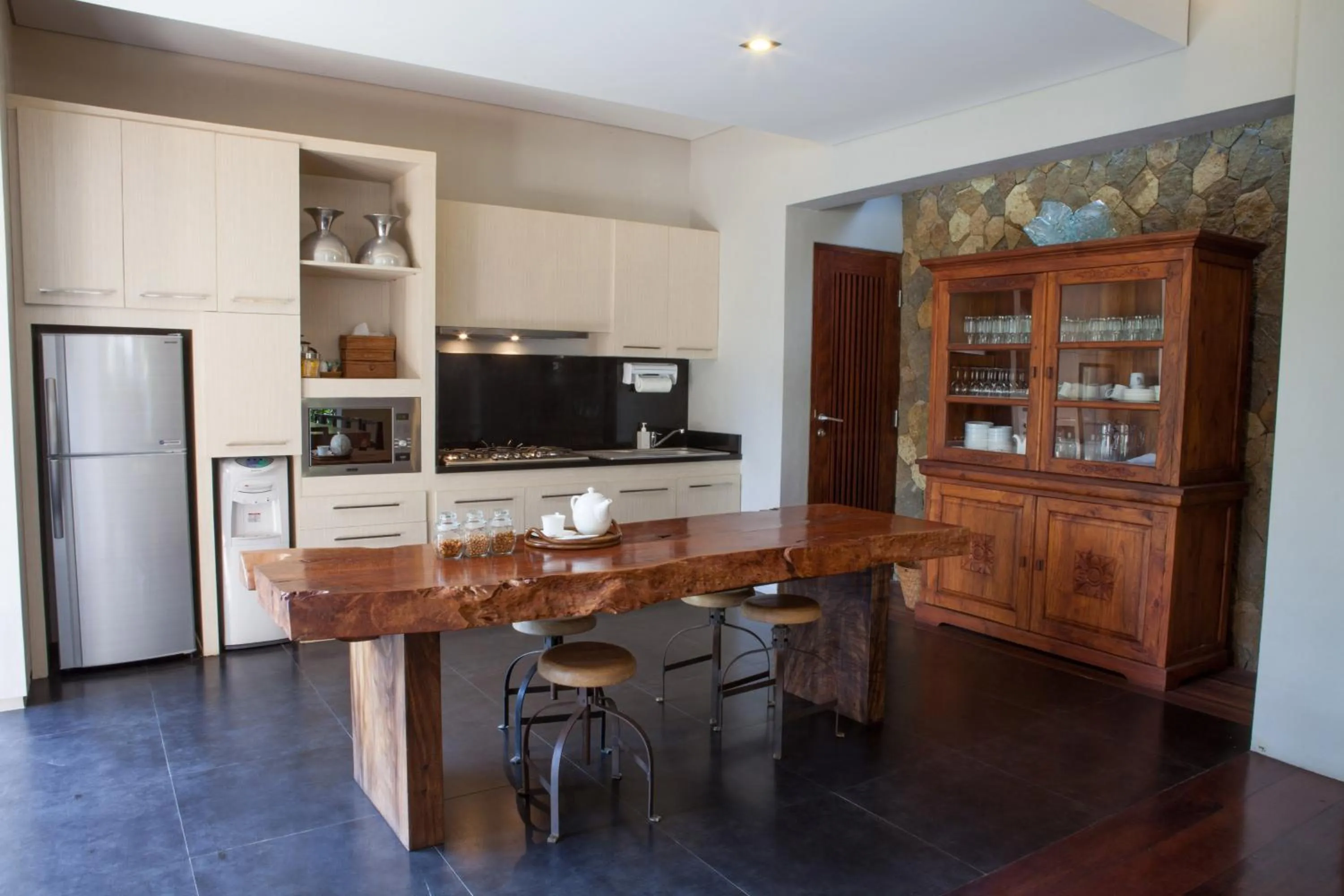 Kitchen or kitchenette in Swarapadi Villa