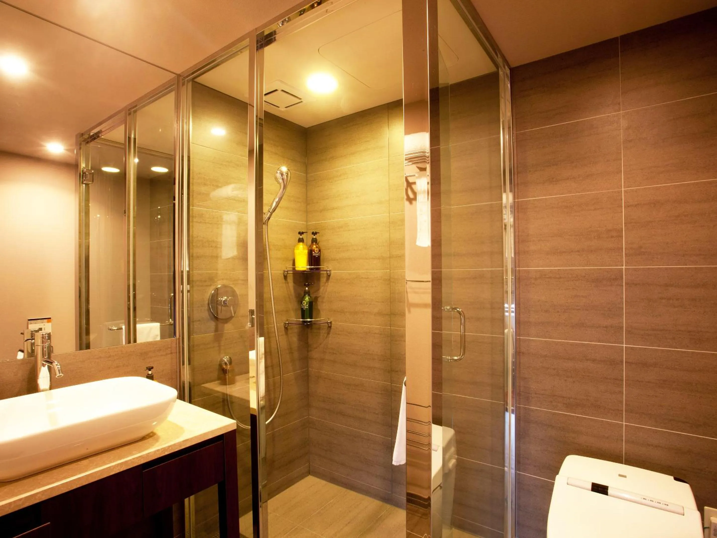 Shower in Hotel Hamahigashima Resort