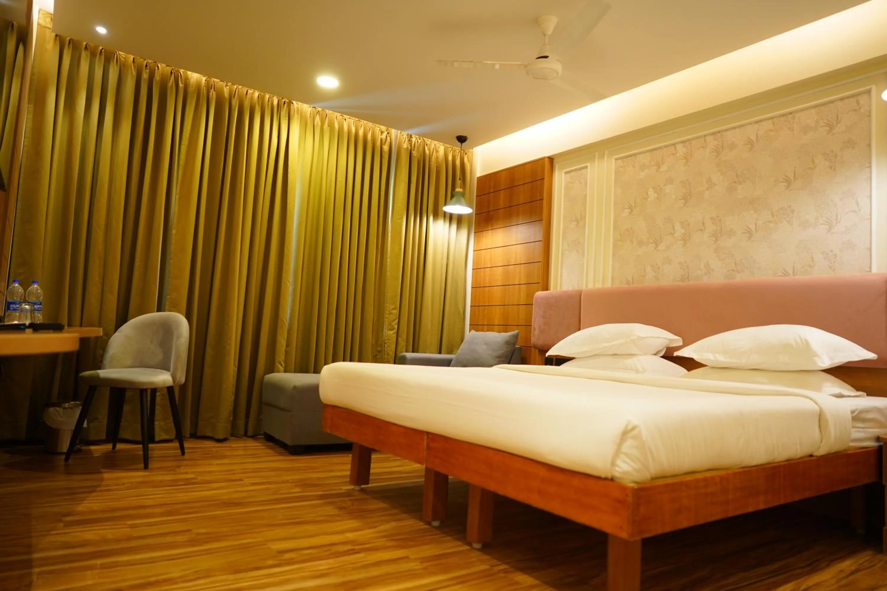 Photo of the whole room, Bed in Hotel Surguru