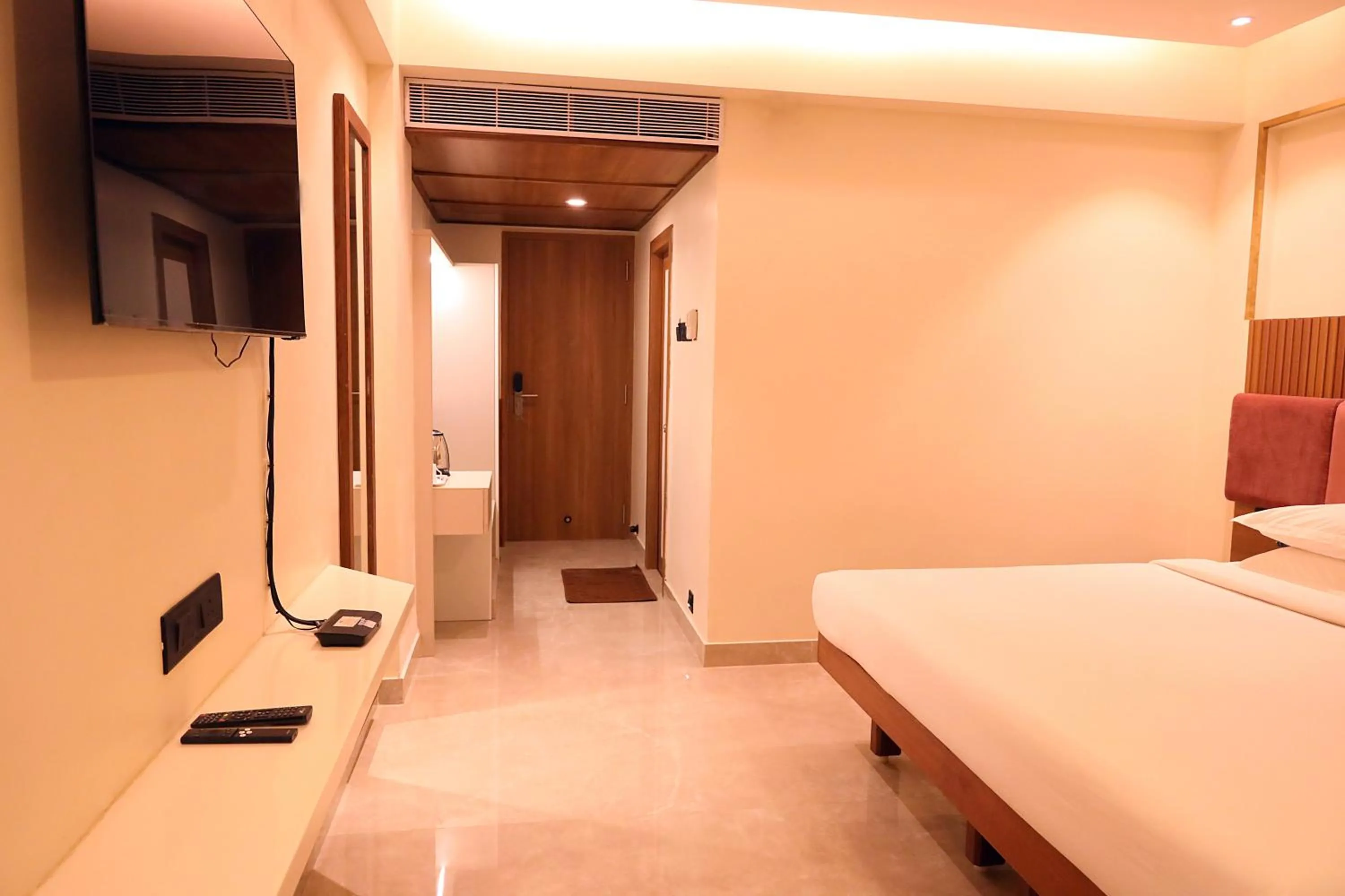 View (from property/room), Bed in Hotel Surguru