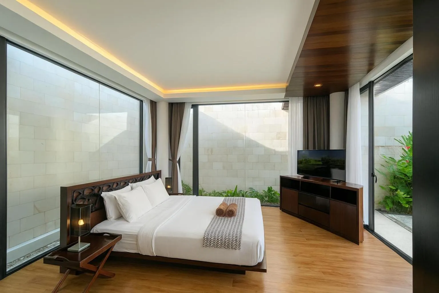 Communal lounge/ TV room, Bed in Akhyana Village