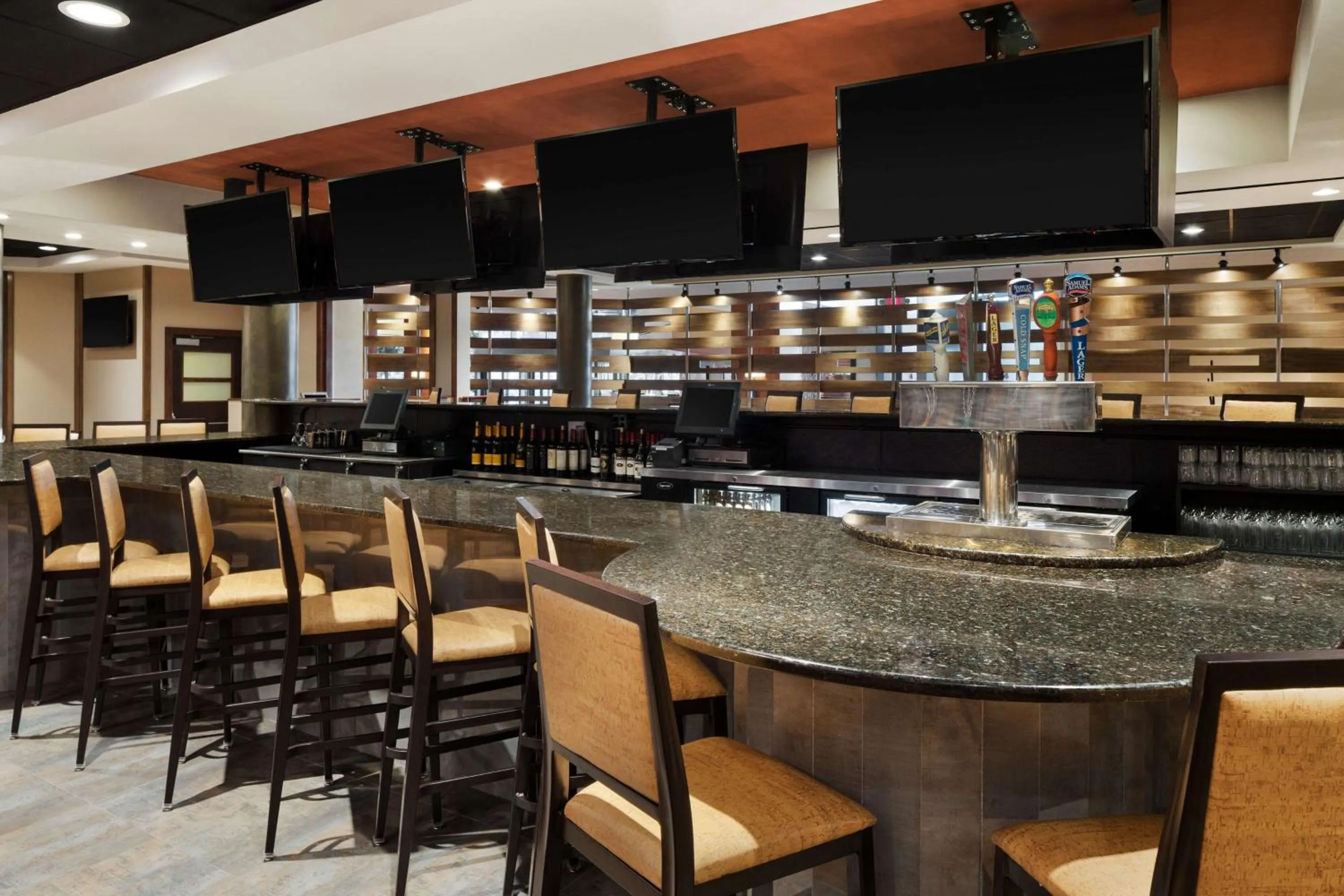 Lounge or bar in DoubleTree by Hilton Hotel & Executive Meeting Center Somerset