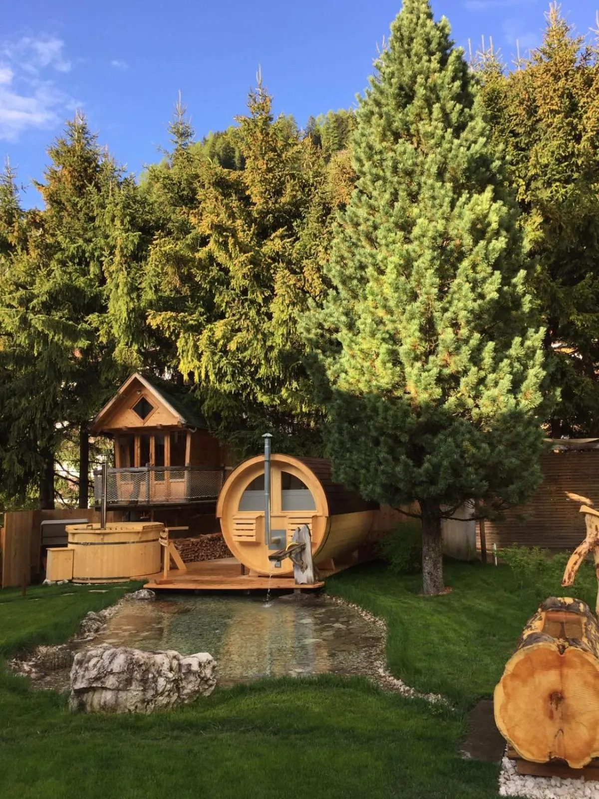Garden in Chalet Elisabeth dolomites alpin & charme