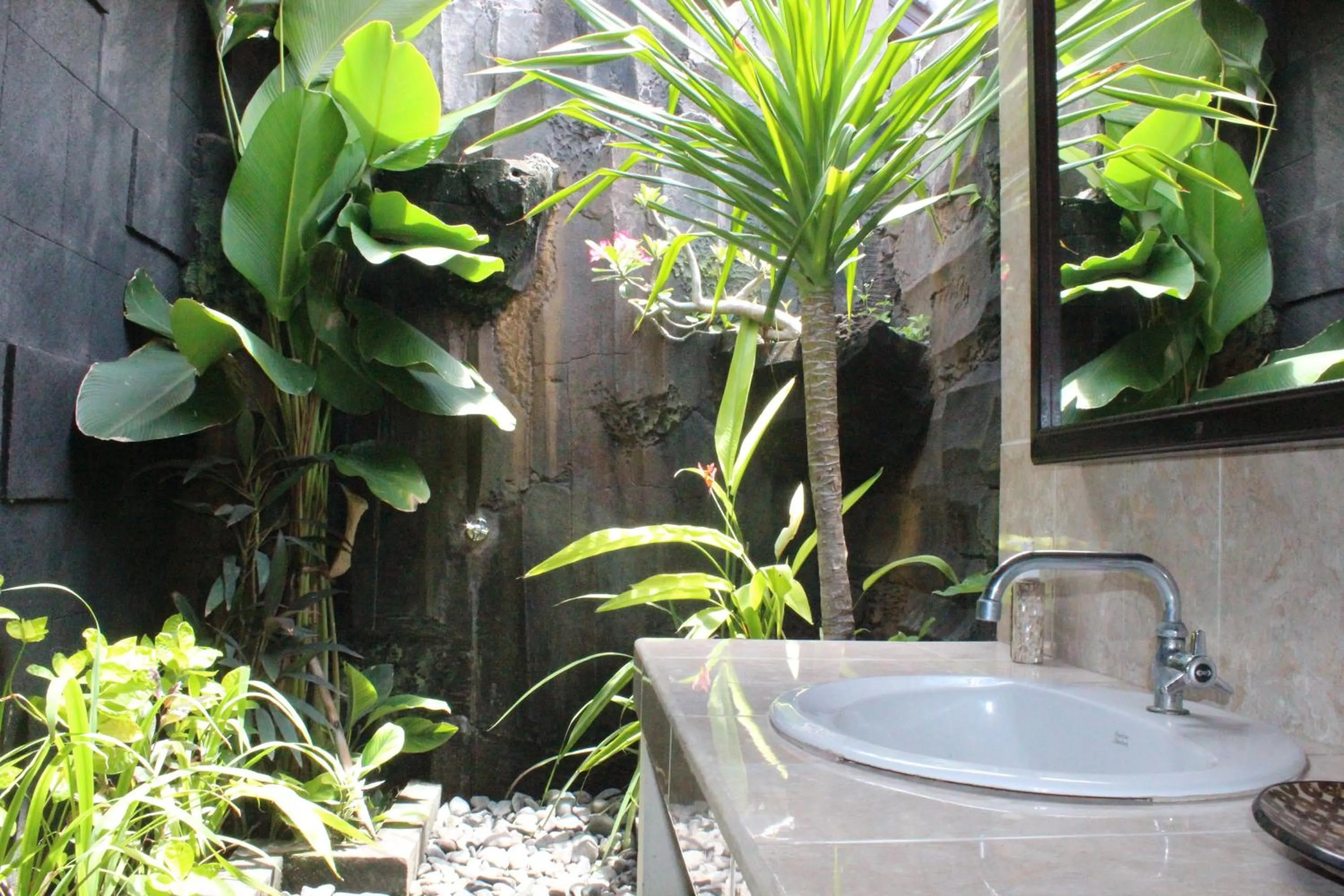 Bathroom in Trijaya Guest House Pemuteran