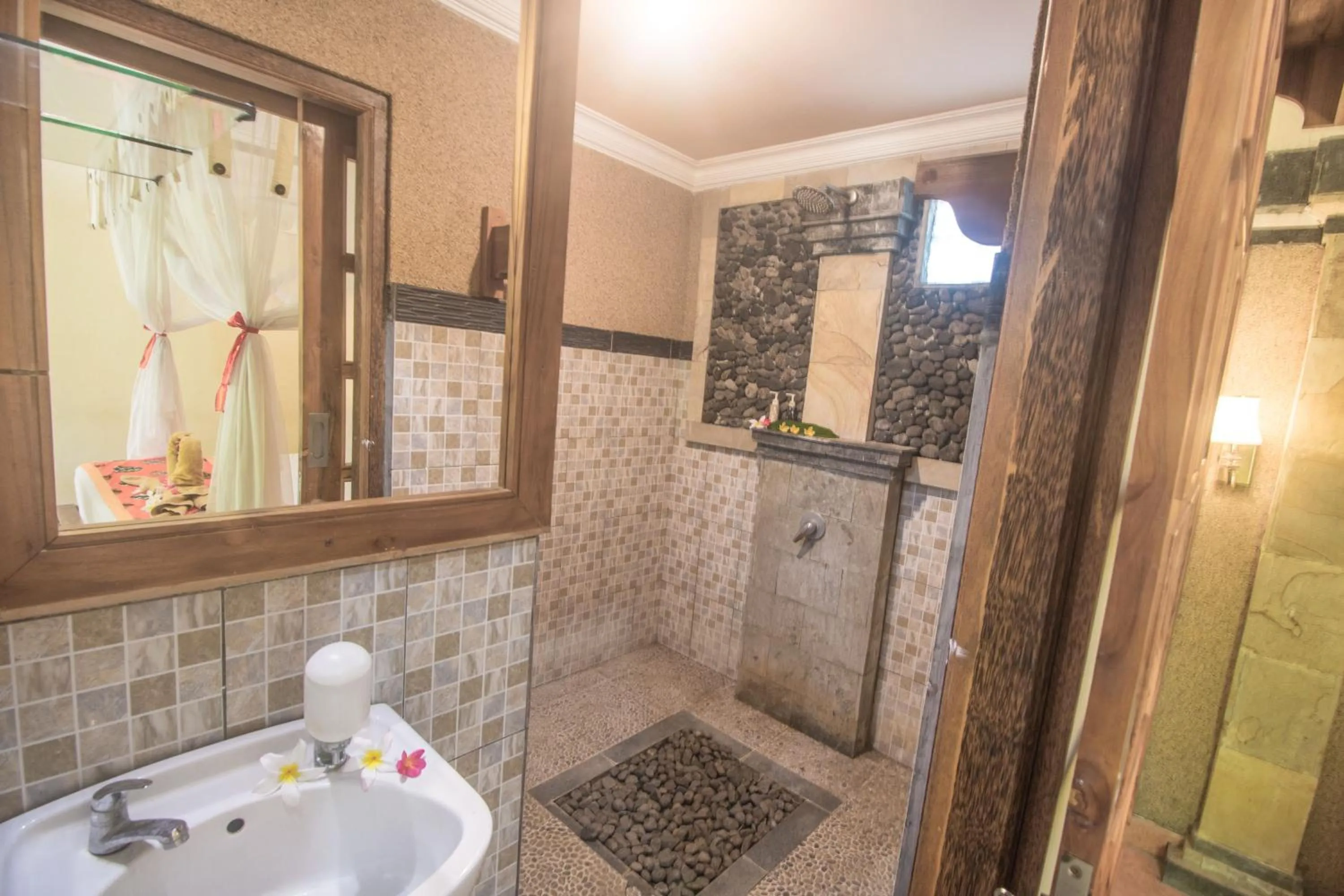 Bathroom in Trijaya Guest House Pemuteran