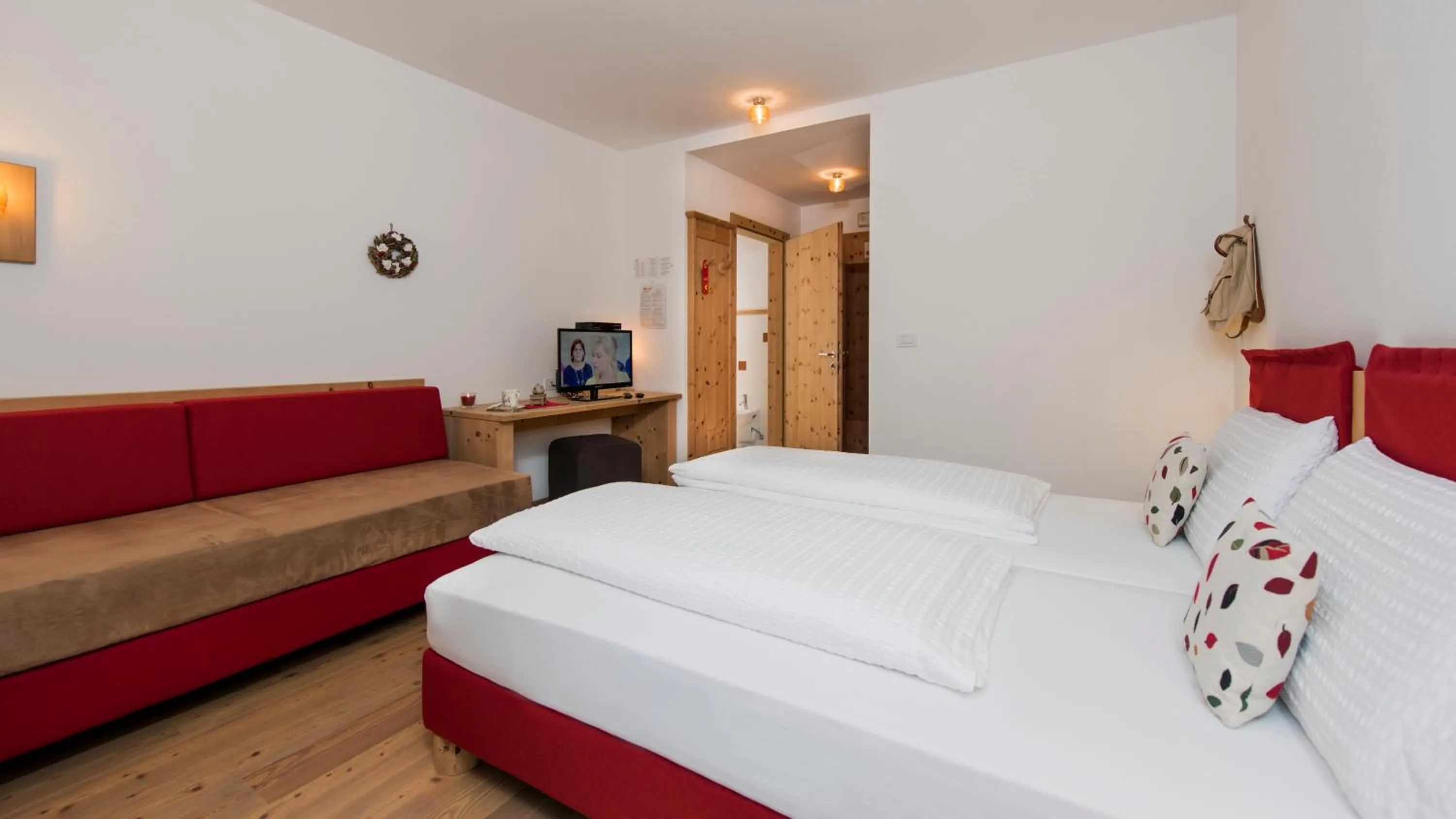 Photo of the whole room, Bed in Small & Lovely Hotel Zaluna