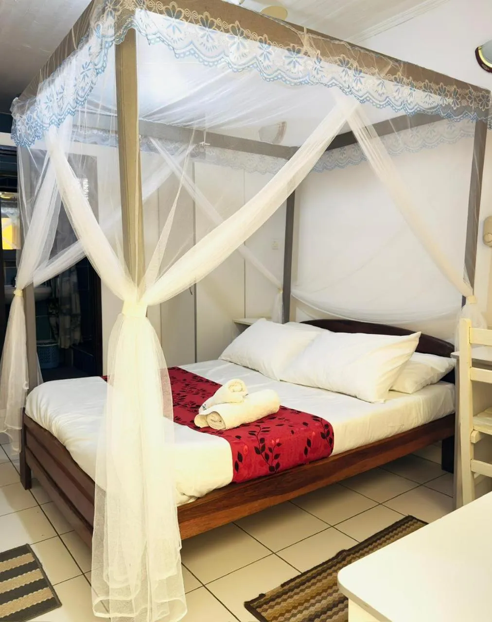 Bedroom, Bed in Hôtel - Appartement meublé " LES FLOTS BLEU "