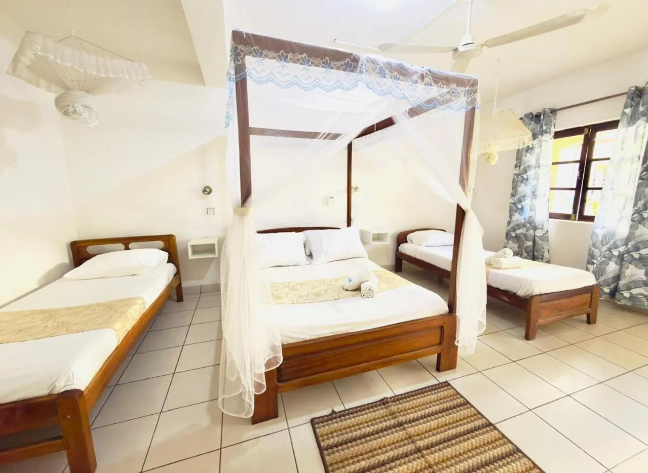 Bedroom, Bed in Hôtel - Appartement meublé " LES FLOTS BLEU "