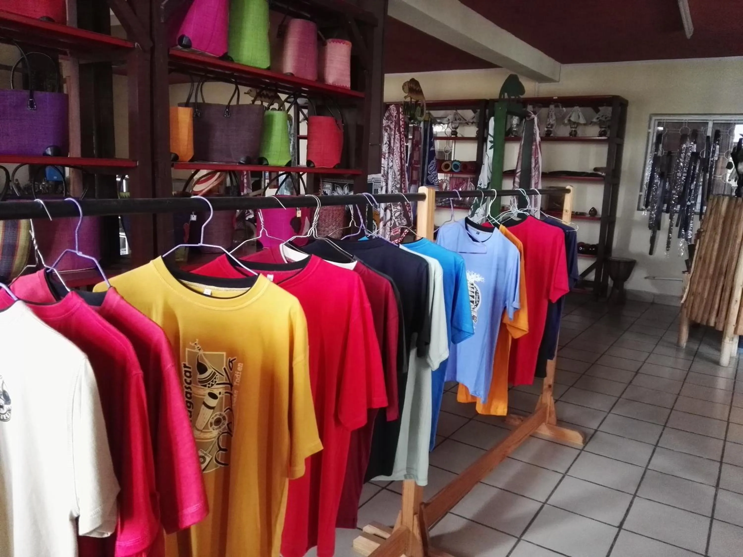 On-site shops in Hôtel - Appartement meublé " LES FLOTS BLEU "