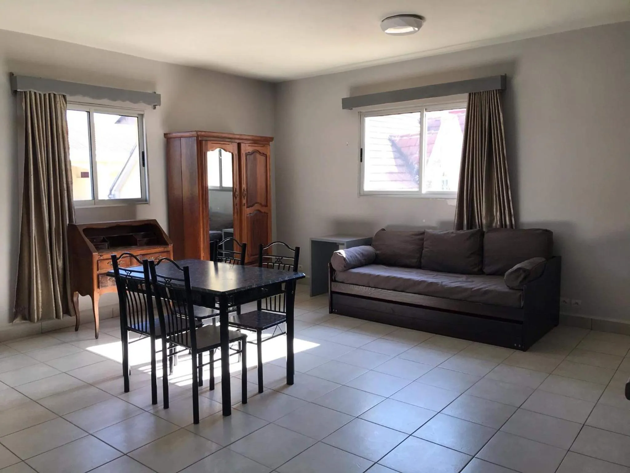 Living room in Hôtel - Appartement meublé " LES FLOTS BLEU "