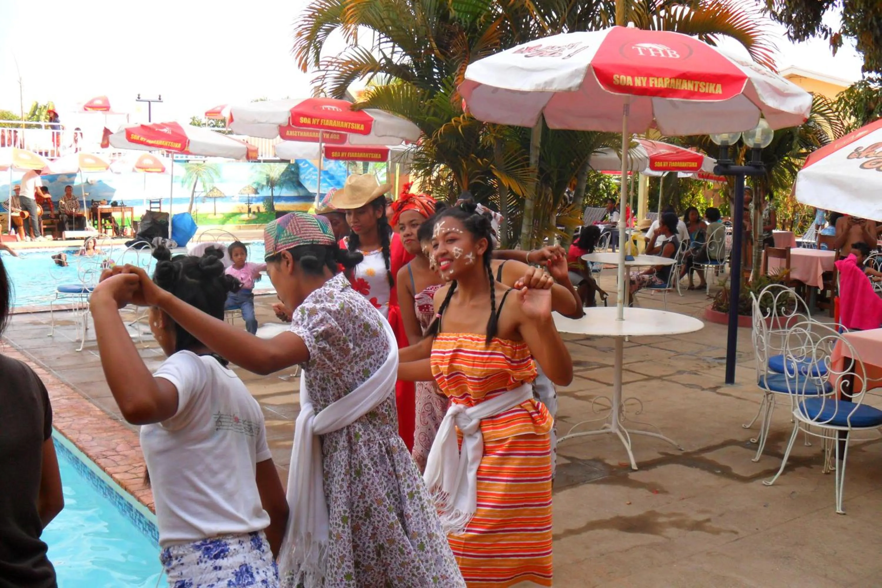 People in Hôtel - Appartement meublé " LES FLOTS BLEU "