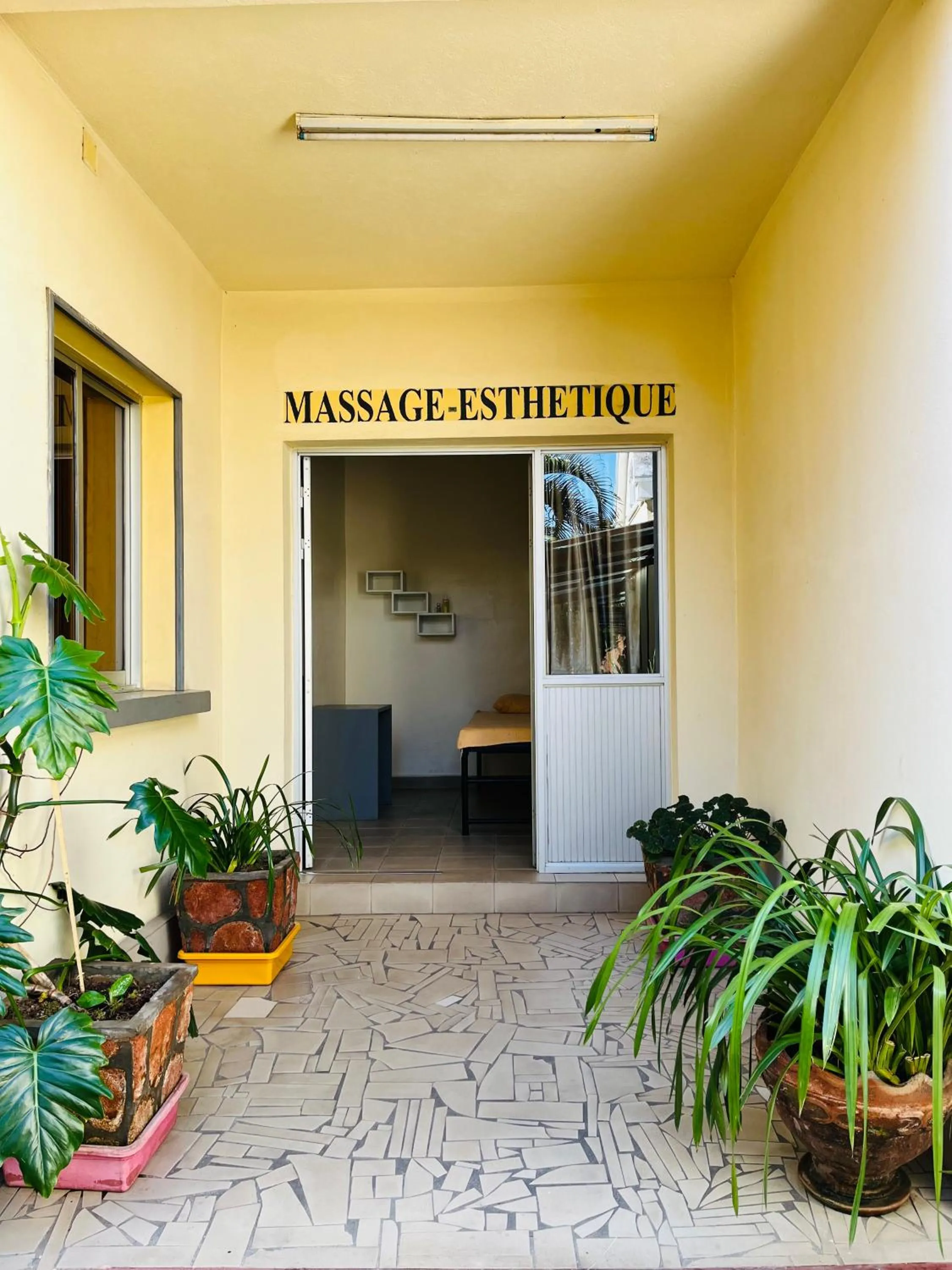 Spa and wellness centre/facilities in Hôtel - Appartement meublé " LES FLOTS BLEU "