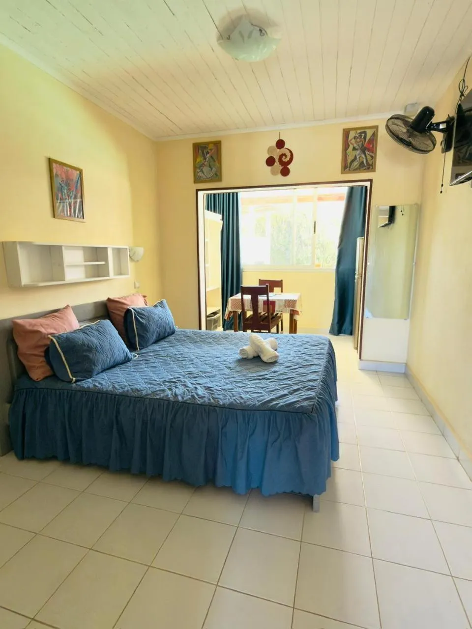 Bed in Hôtel - Appartement meublé " LES FLOTS BLEU "