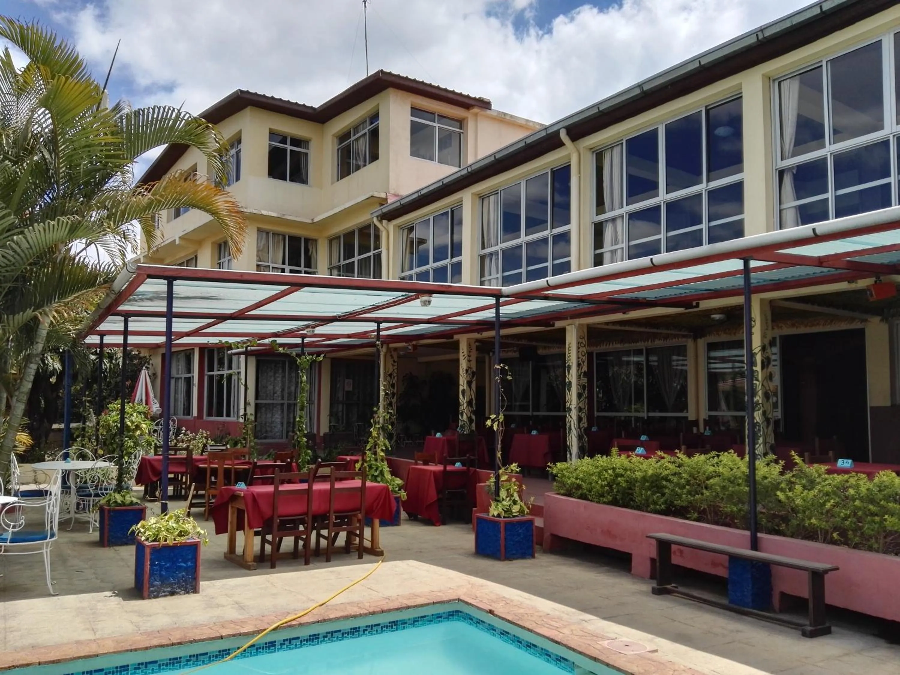 Patio in Hôtel - Appartement meublé " LES FLOTS BLEU "